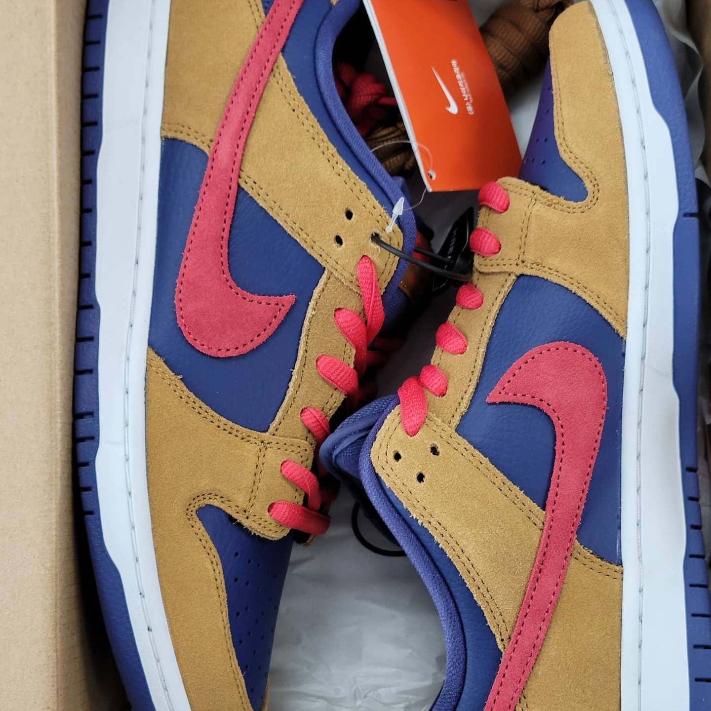 Nike SB Dunk Low Pro Wheat and Purple 착용 스타일 - 2