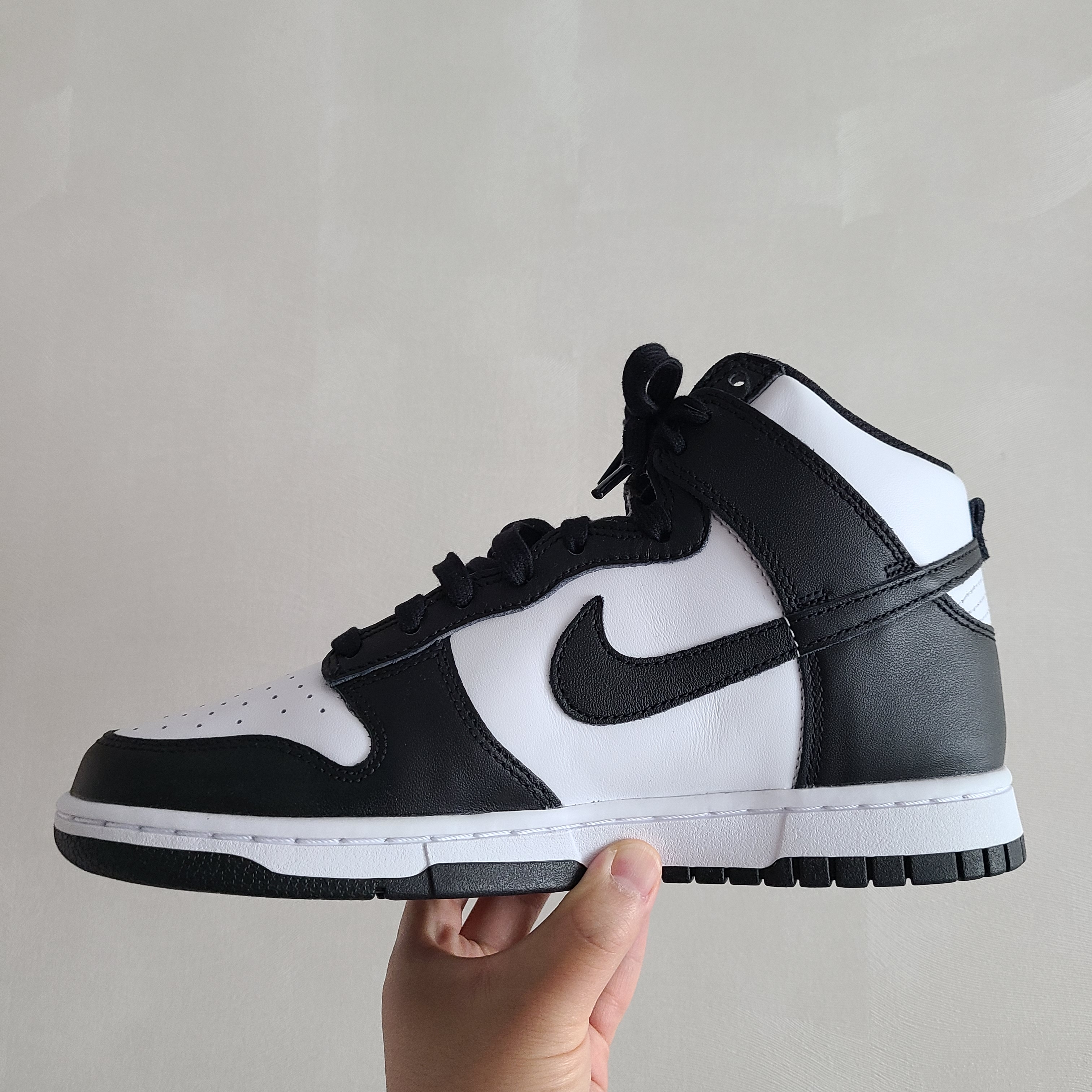 Nike Dunk High Retro Black and White 착용 스타일