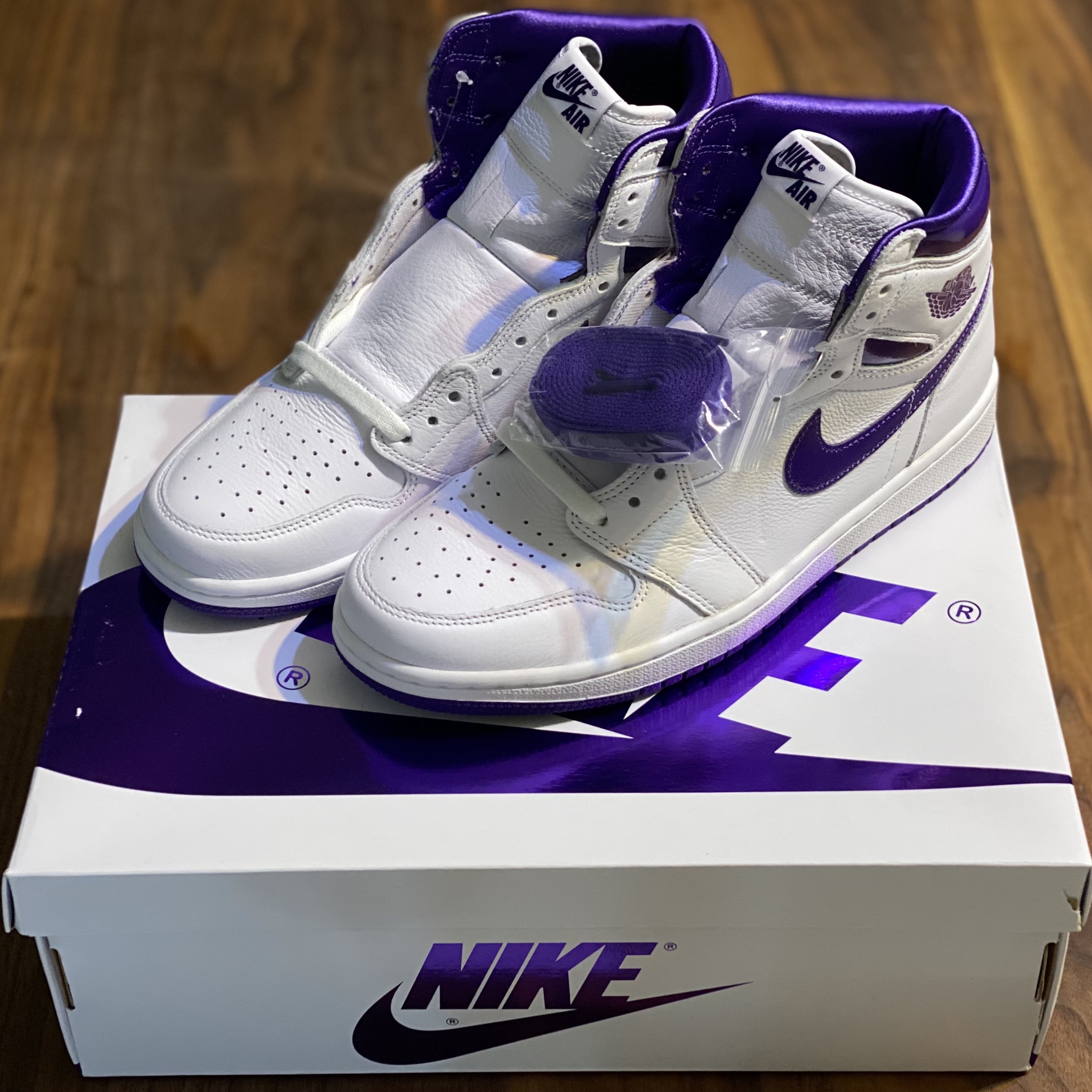 (W) Jordan 1 High OG Court Purple 착용 스타일 - 1