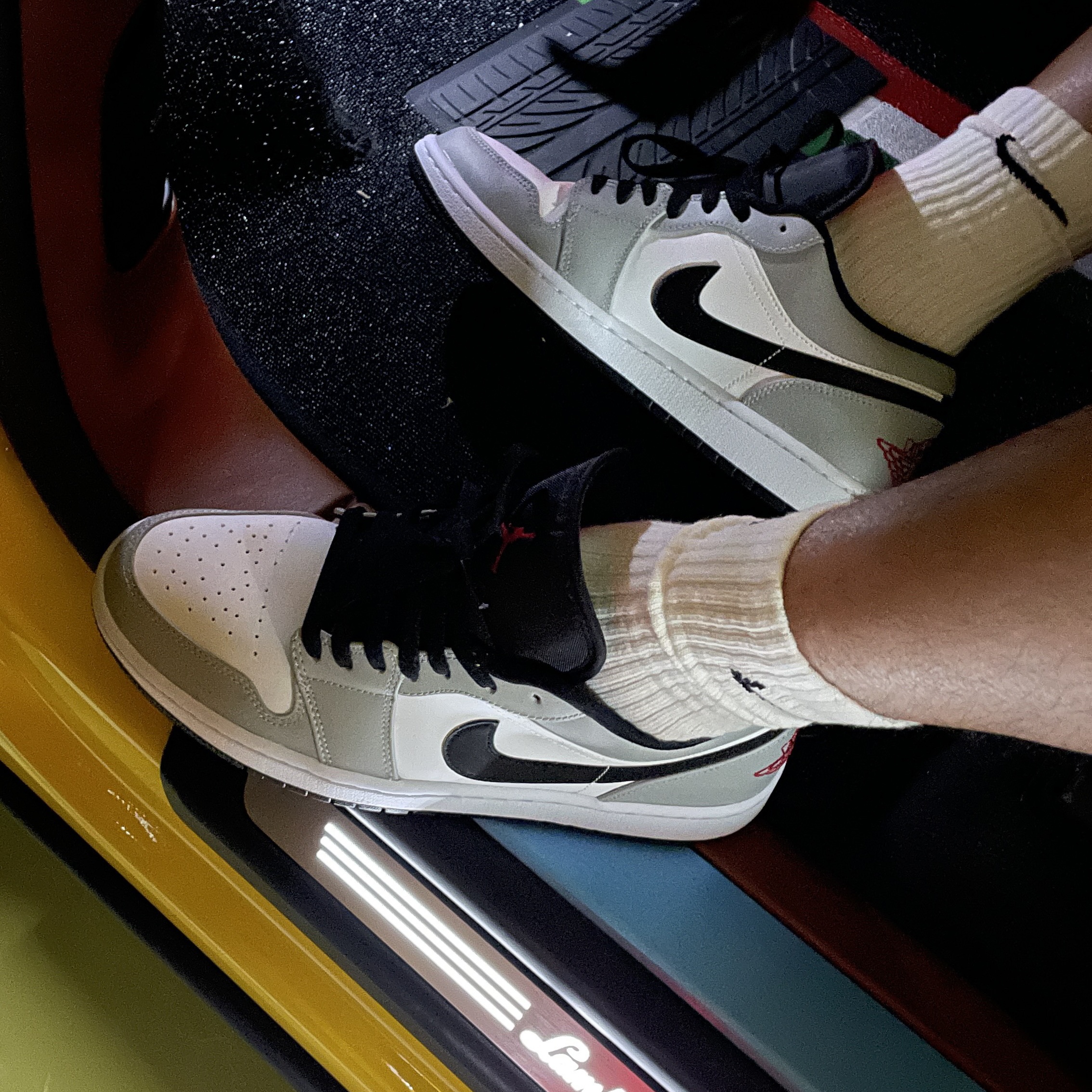 Jordan 1 Low Light Smoke Grey, Essentials Sweatshorts Black - 21SS 착용 스타일 - 2