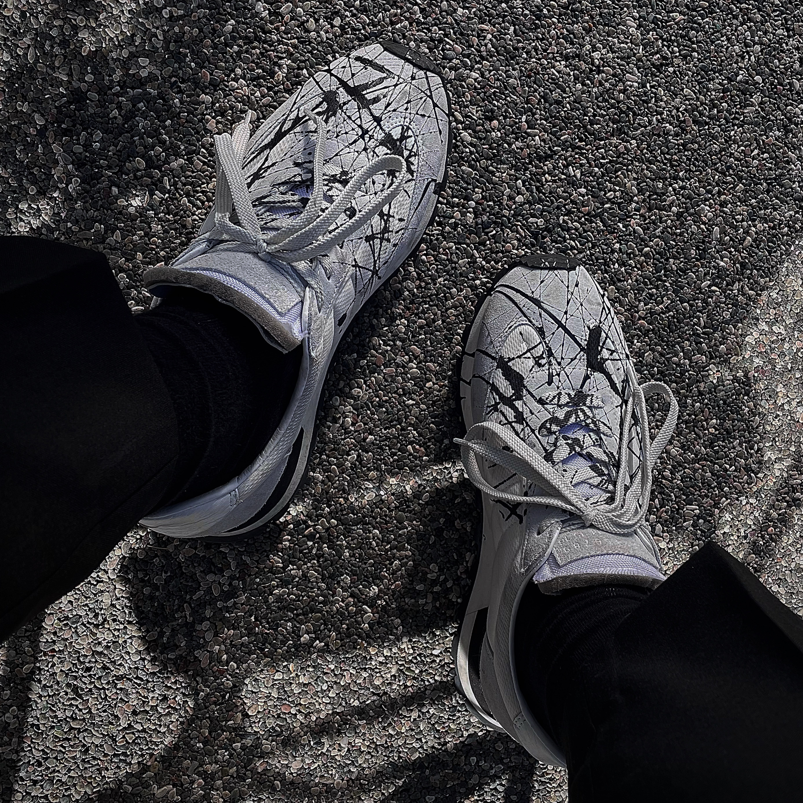Maison Margiela Replica Paint Runners White 착용 스타일 - 2