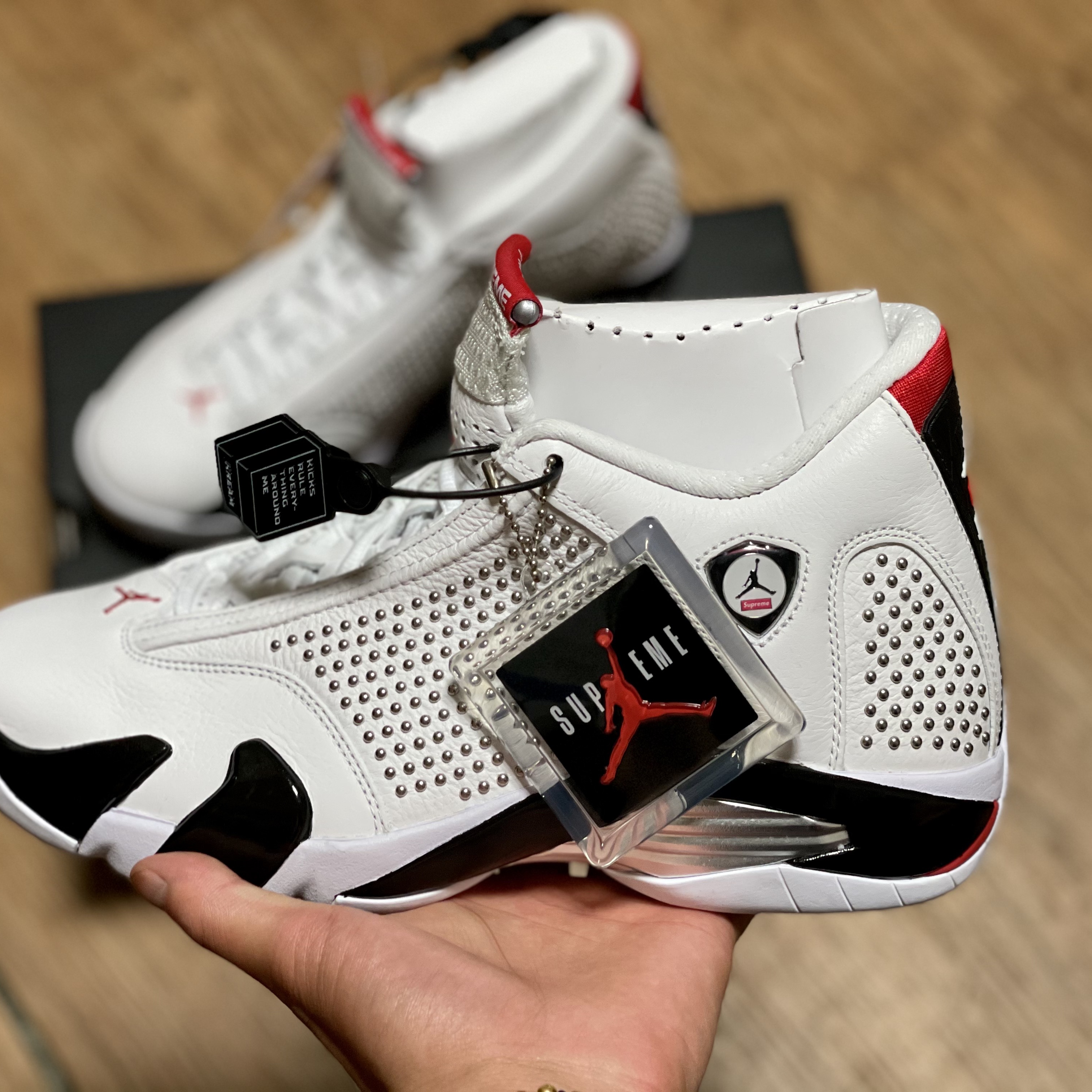 Jordan 14 x Supreme Retro White 착용 스타일 - 1