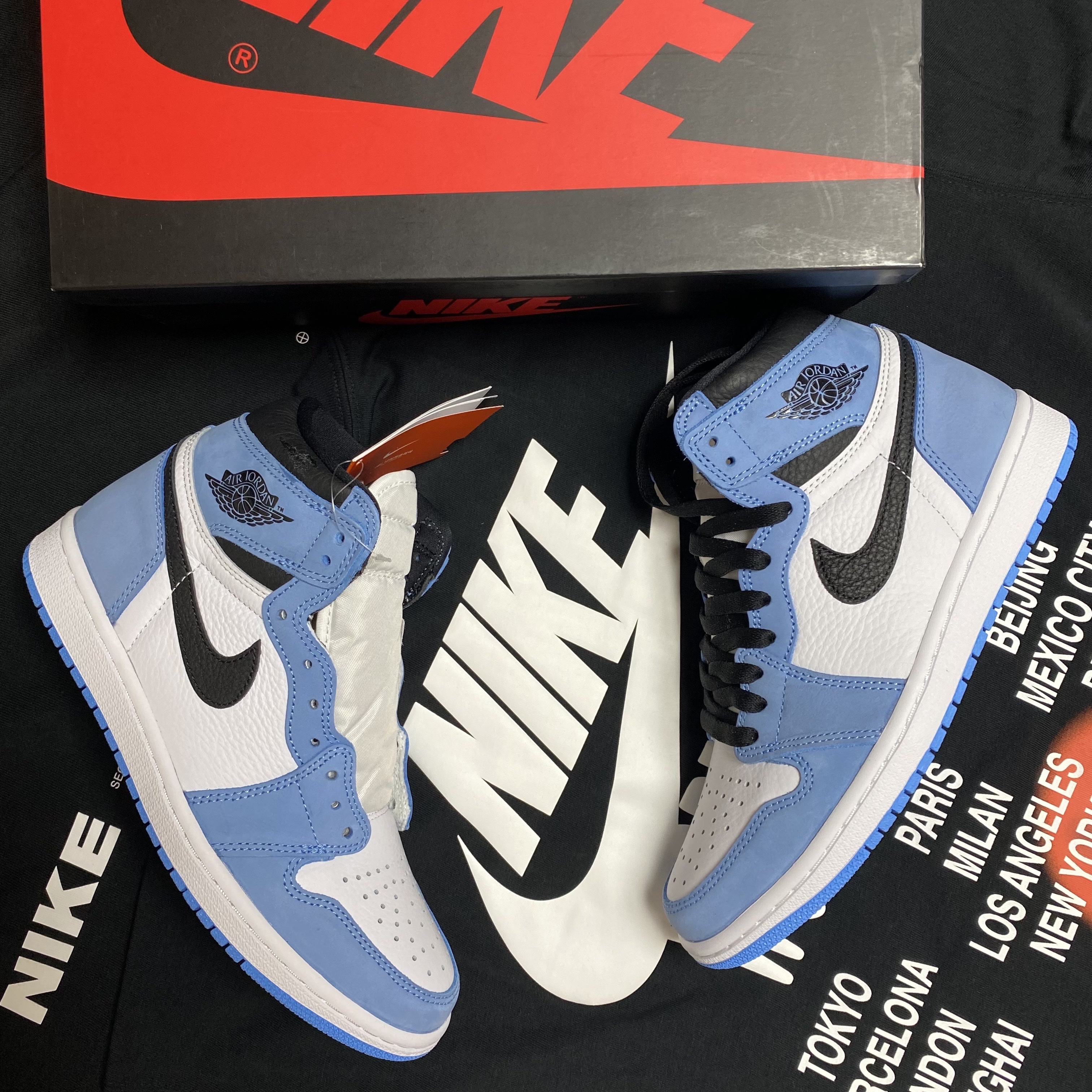Jordan 1 Retro High OG University Blue 착용 스타일