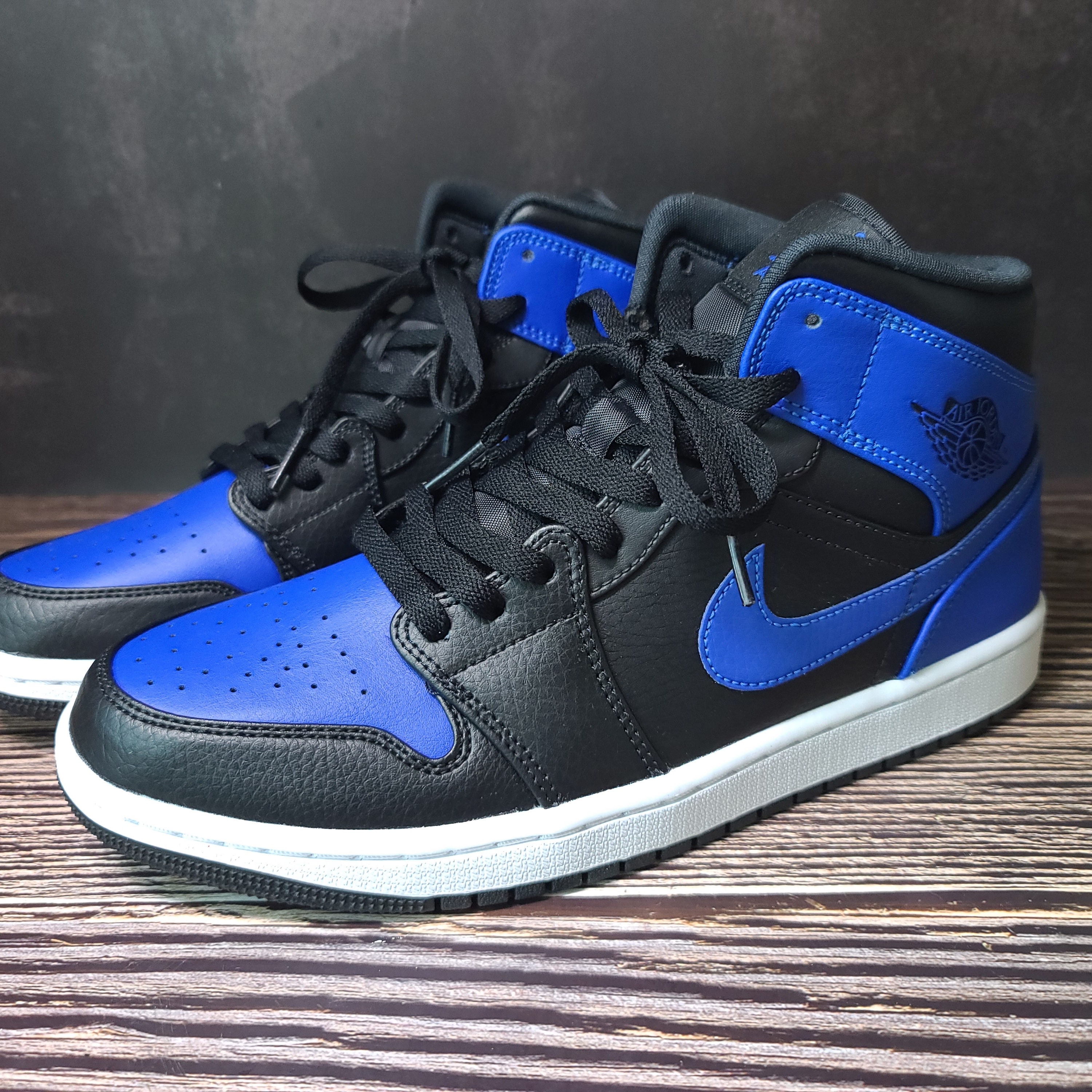 Jordan 1 Mid Black Hyper Royal 착용 스타일 - 1