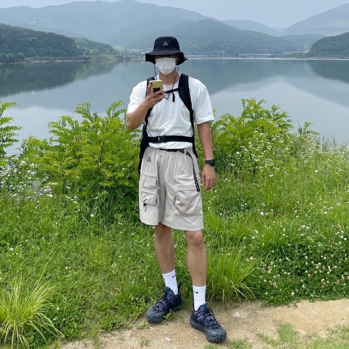 Nike ACG Mountain Fly Low Black, Nike NRG ACG Bucket Black 착용 스타일 - 1