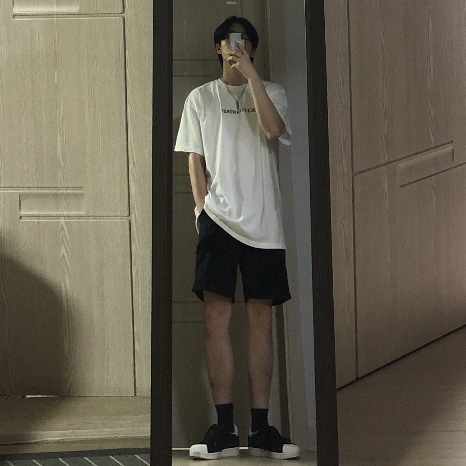 Adidas Superstar Premium Black White 착용 스타일