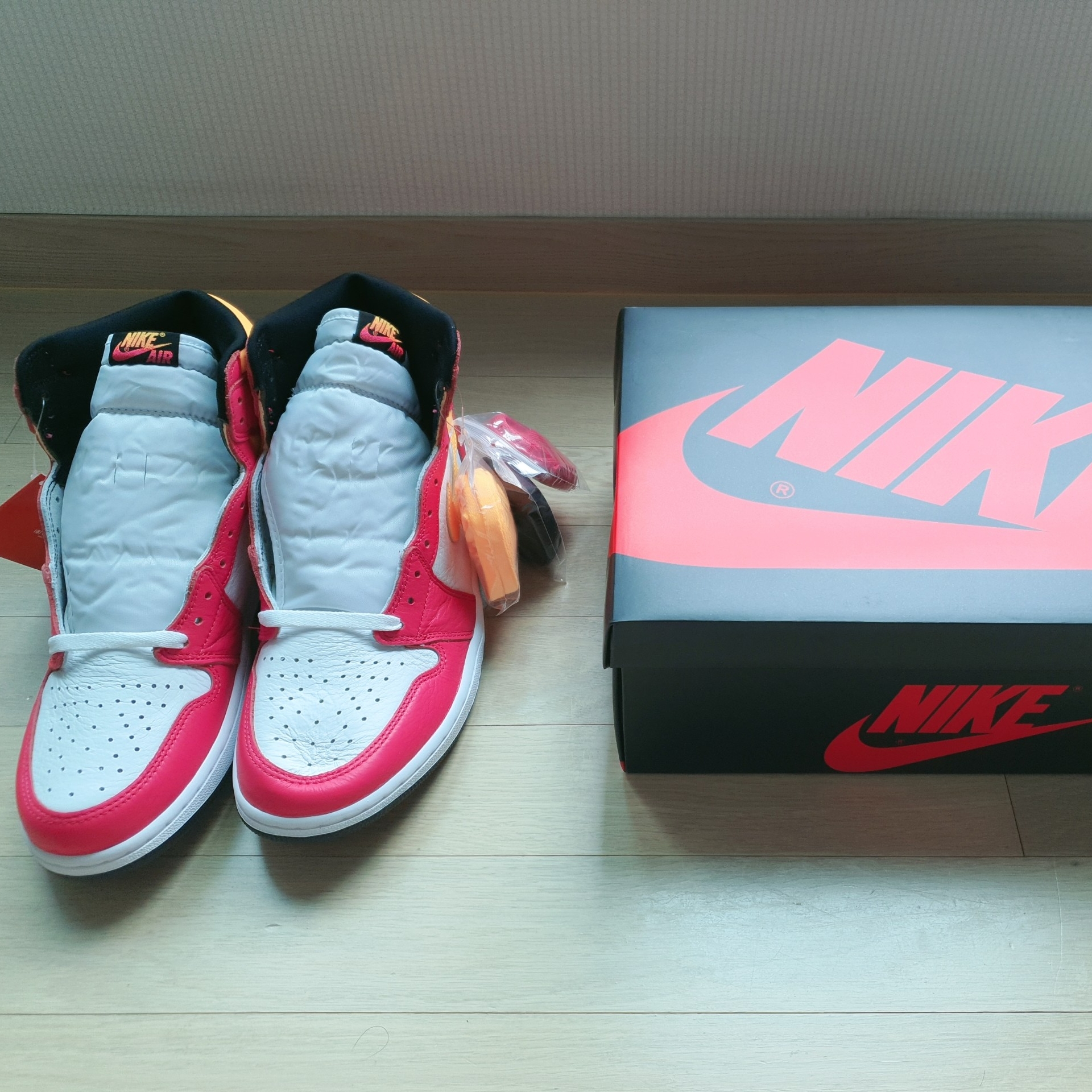 Jordan 1 Retro High OG Light Fusion Red 착용 스타일 - 2