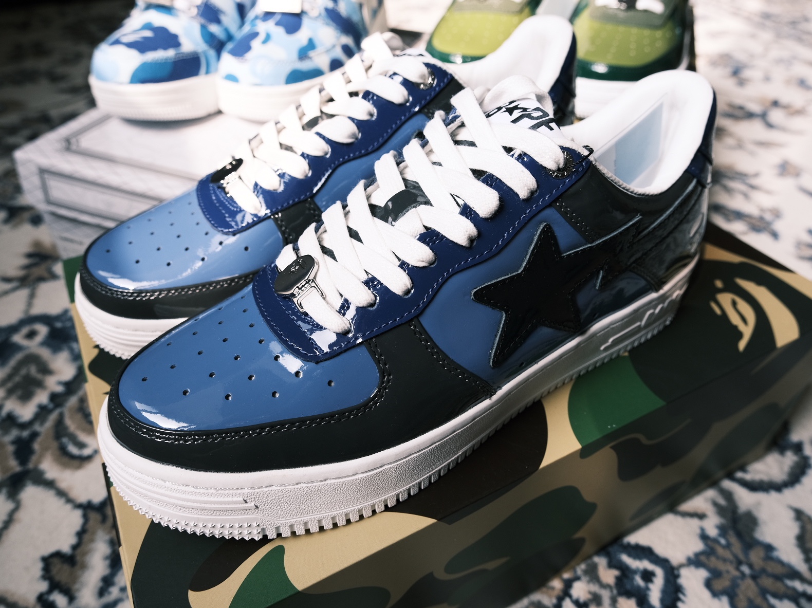 BAPE Bape Sta Low Olive Drab, BAPE Bape Sta Low 20th Anniversary Blue Camo 착용 스타일 - 1