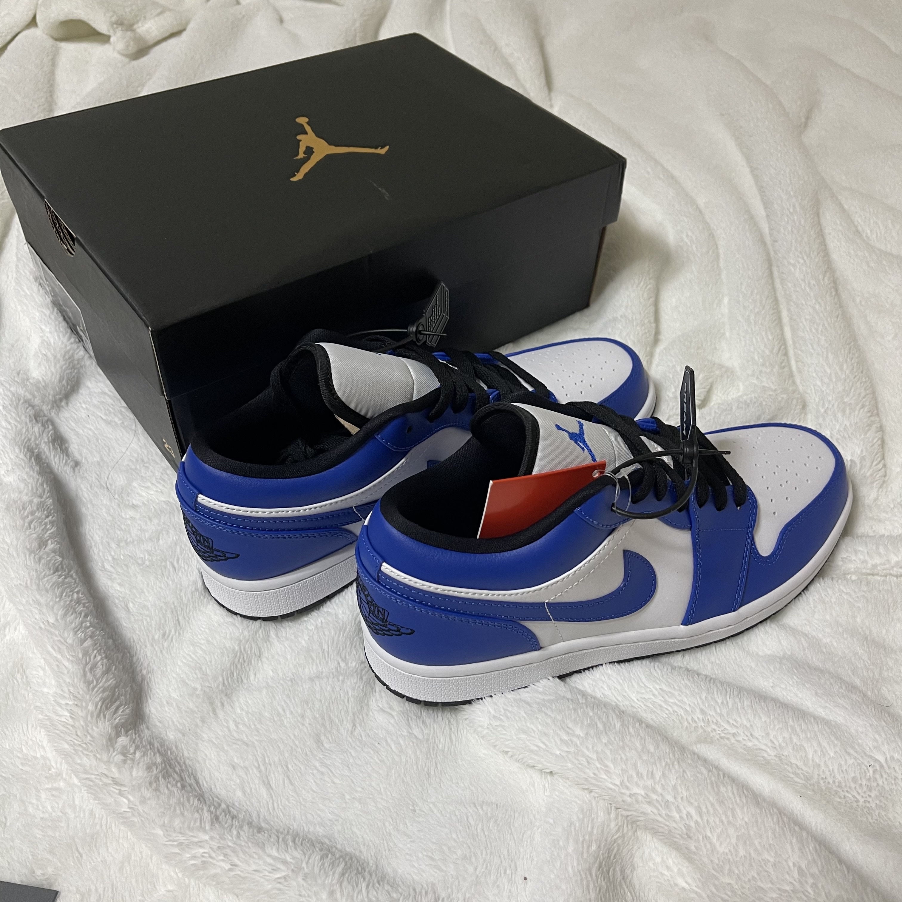 Jordan 1 Low Hyper Royal 착용 스타일 - 4