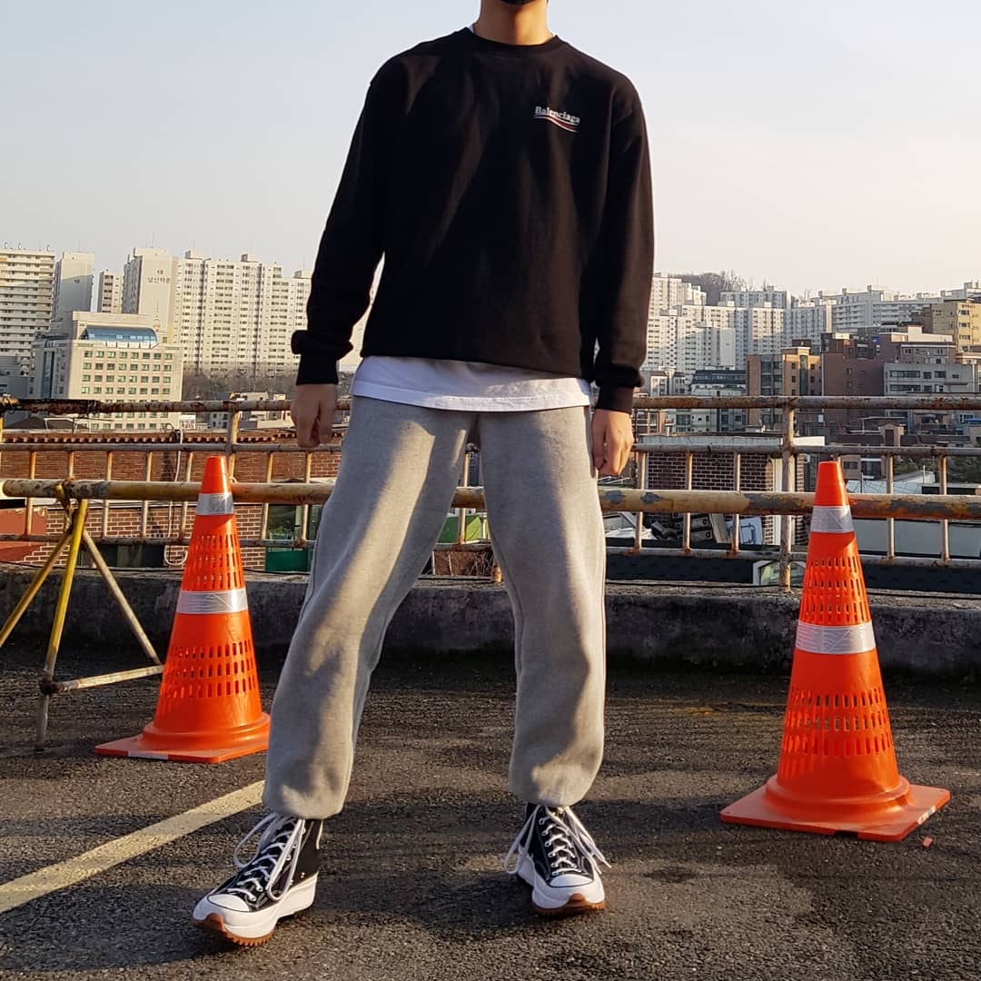 Converse Run Star Hike Hi Black White Gum 착용 스타일 - 4