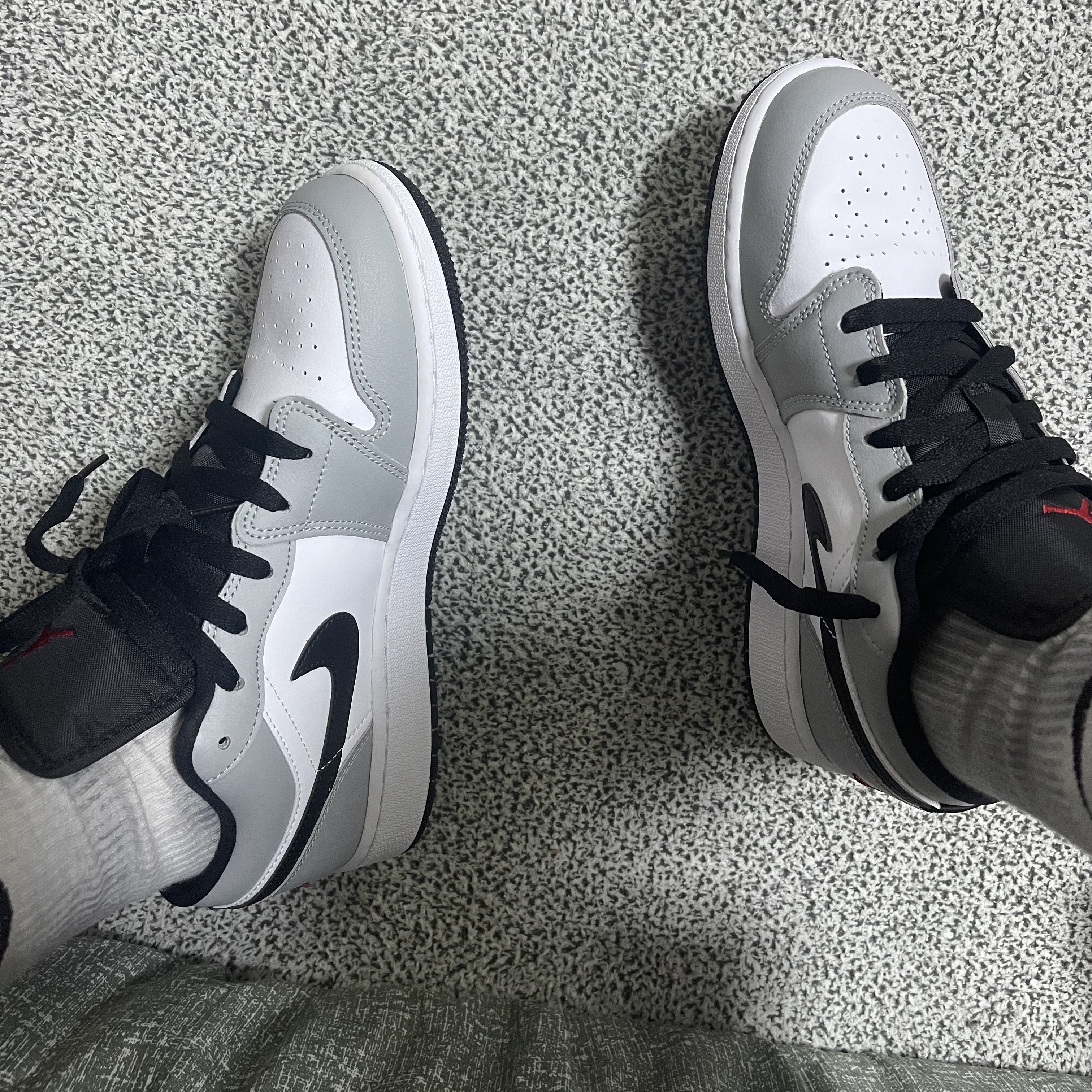 Jordan 1 Low Light Smoke Grey 착용 스타일 - 3