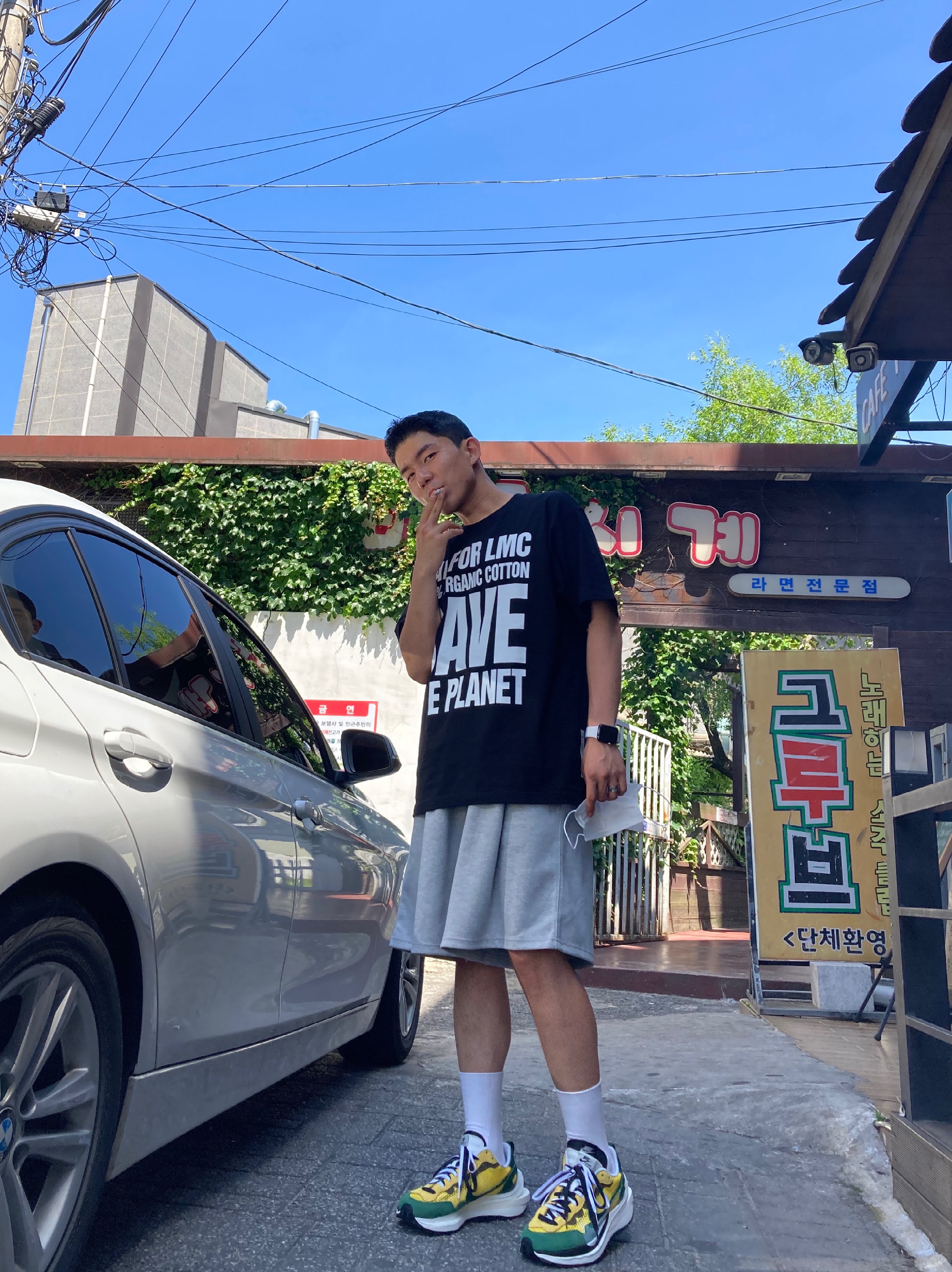 Nike x Sacai VaporWaffle Tour Yellow & Gorge Green Sail 착용 스타일