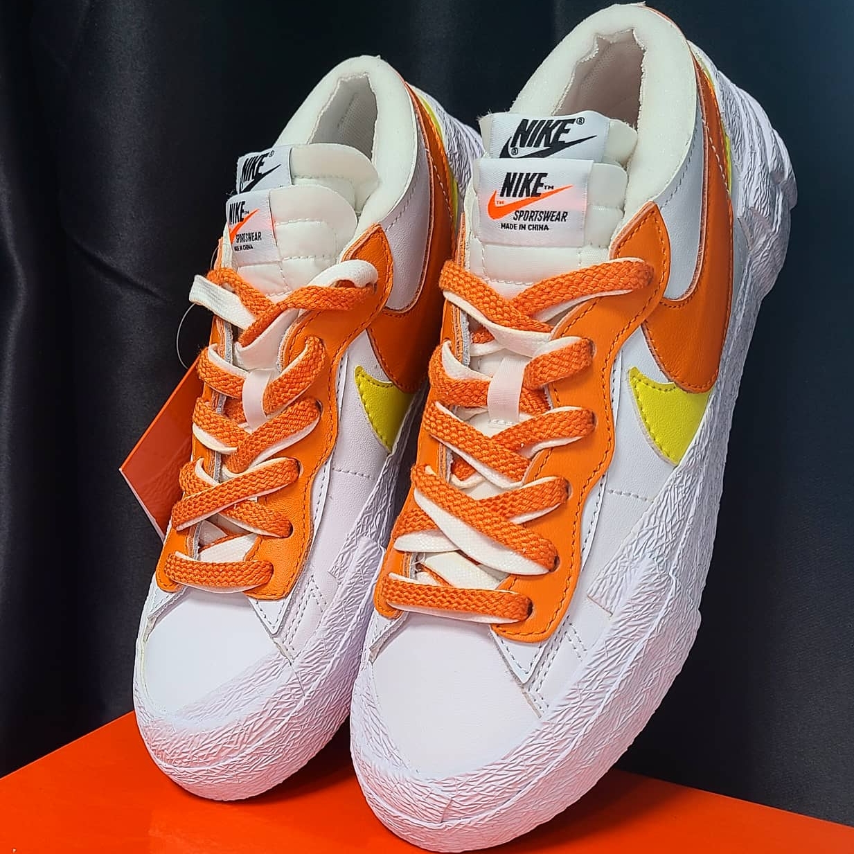 Nike x Sacai Blazer Low Magma Orange 착용 스타일 - 2