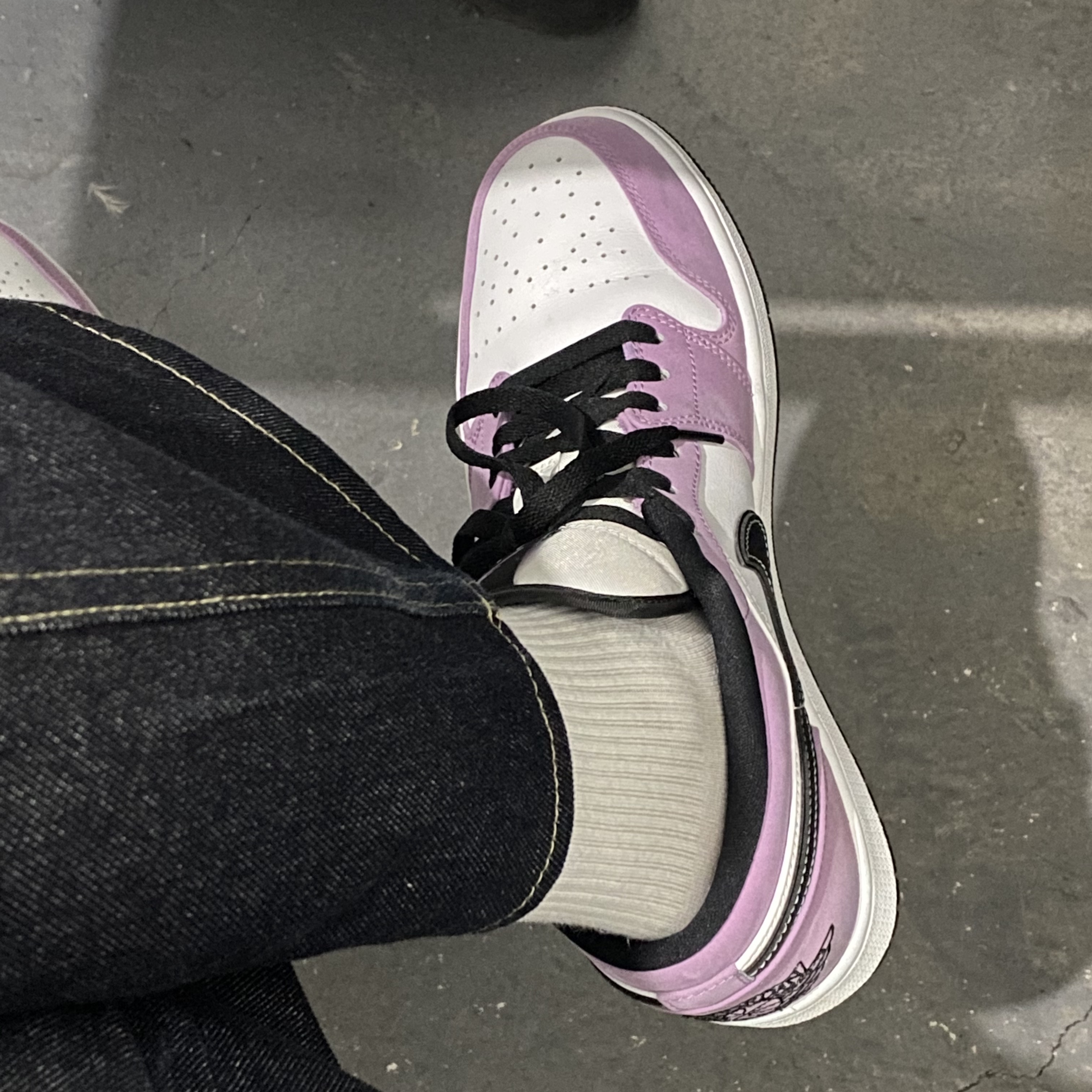 Jordan 1 Low SE Violet Shock 착용 스타일