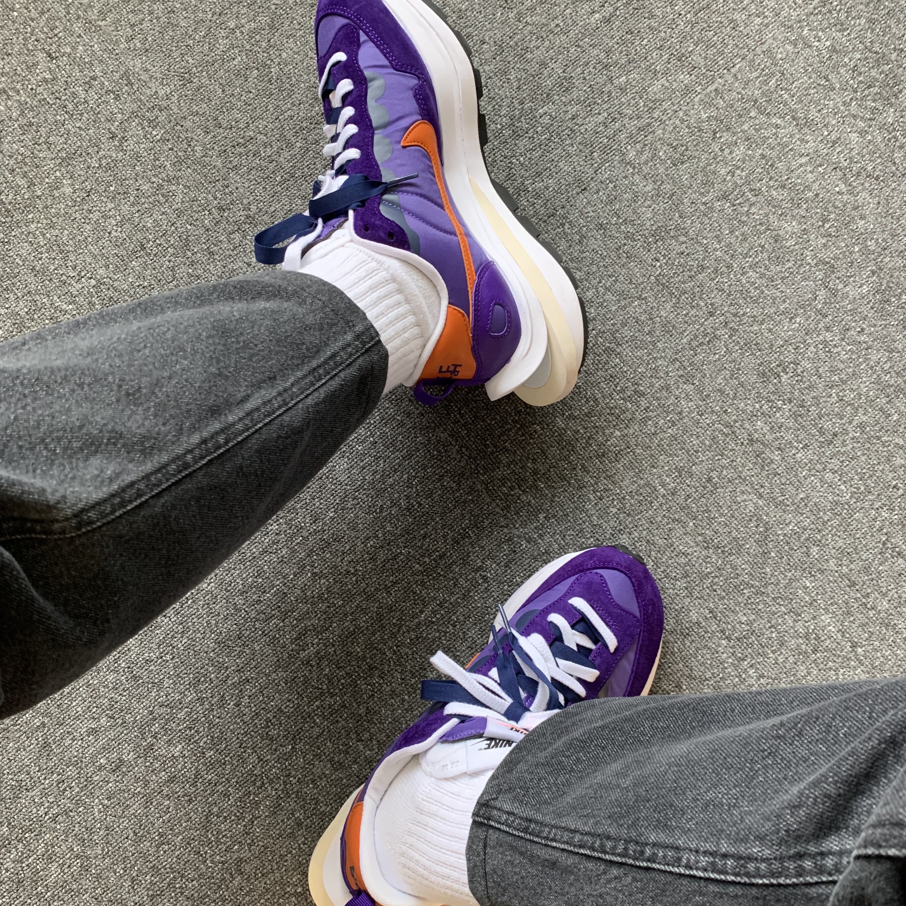 Nike x Sacai VaporWaffle Dark Iris 착용 스타일