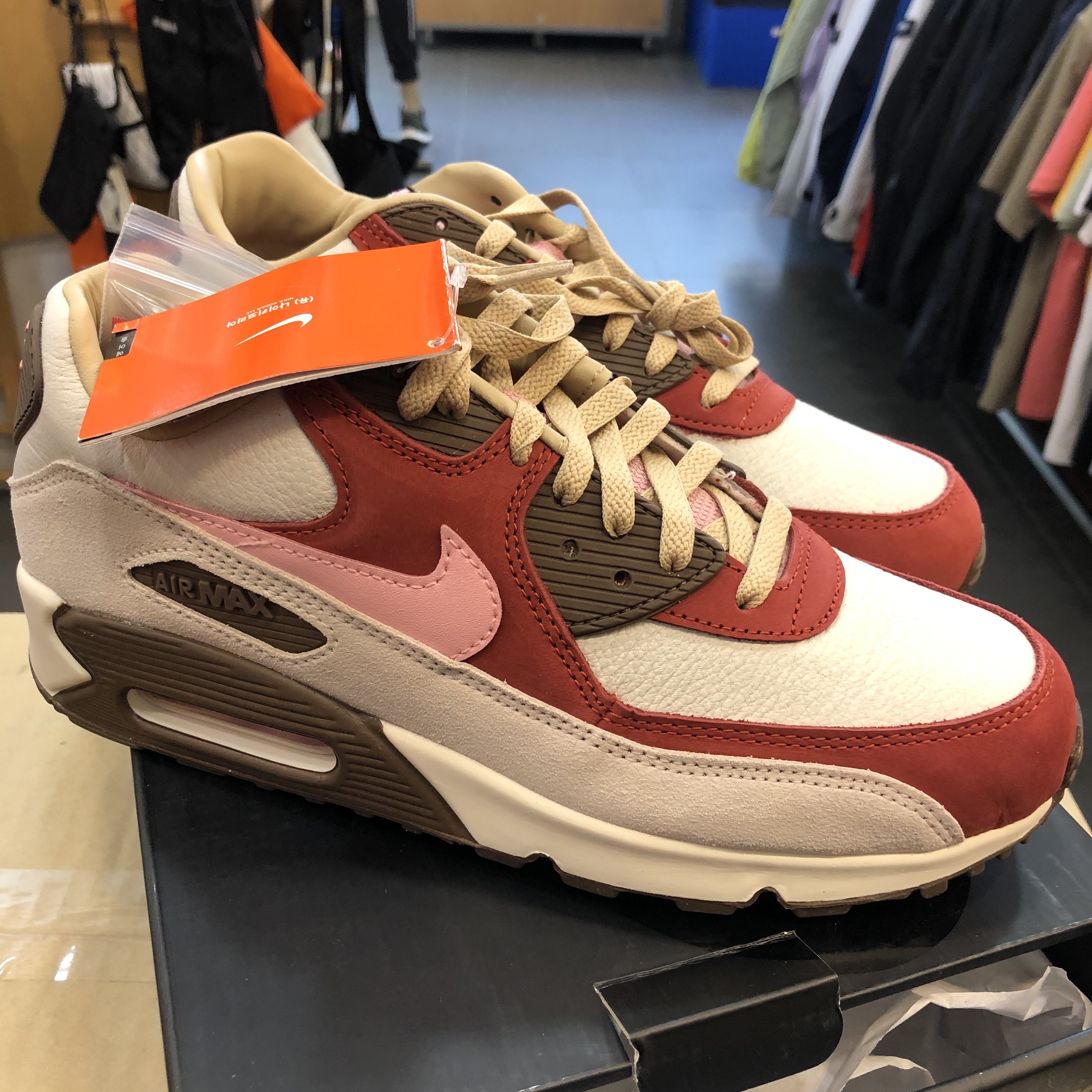 Nike Air Max 90 NRG Bacon 착용 스타일