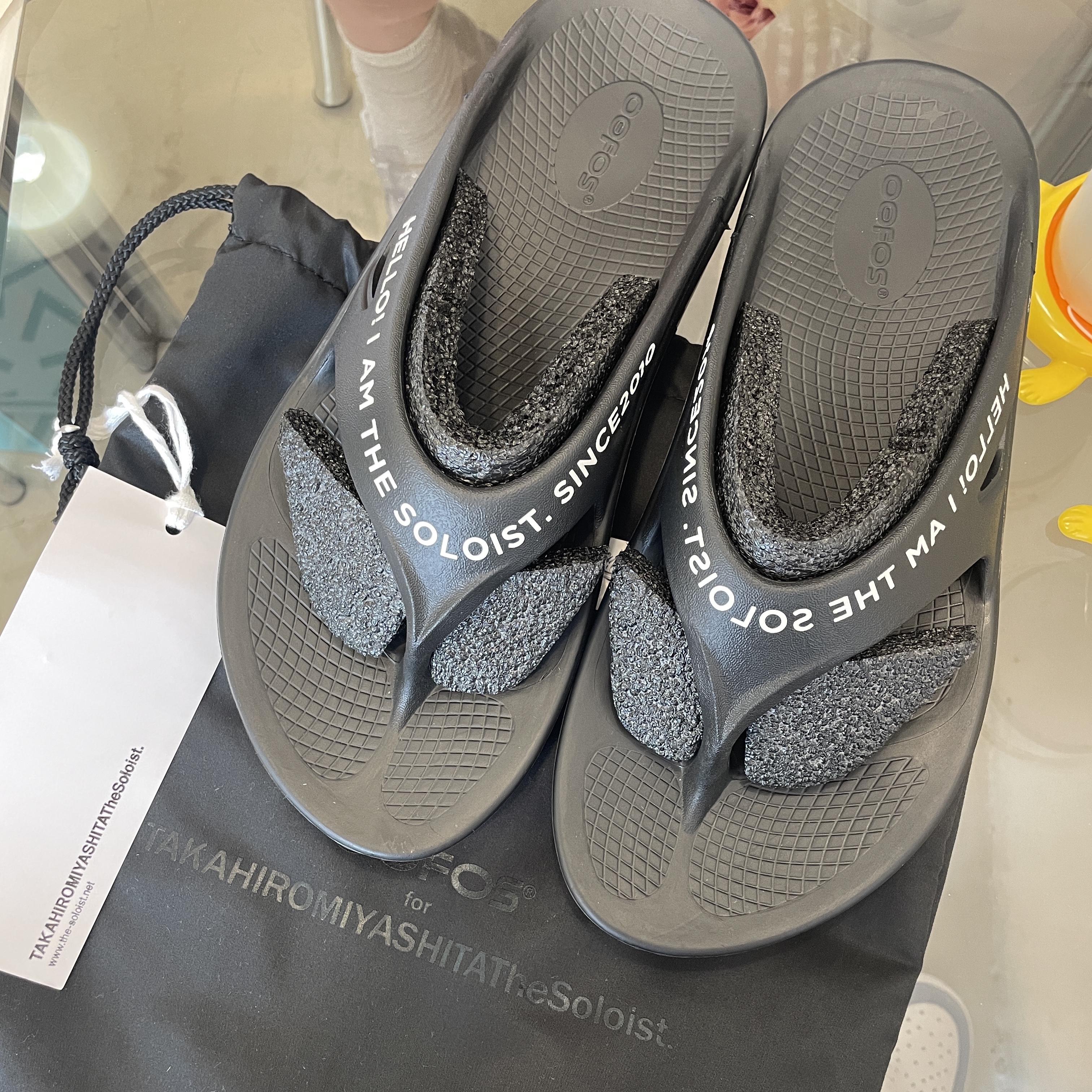 Oofos x Takahiromiyashita The Soloist Signature Flip-Flop Black White 착용 스타일