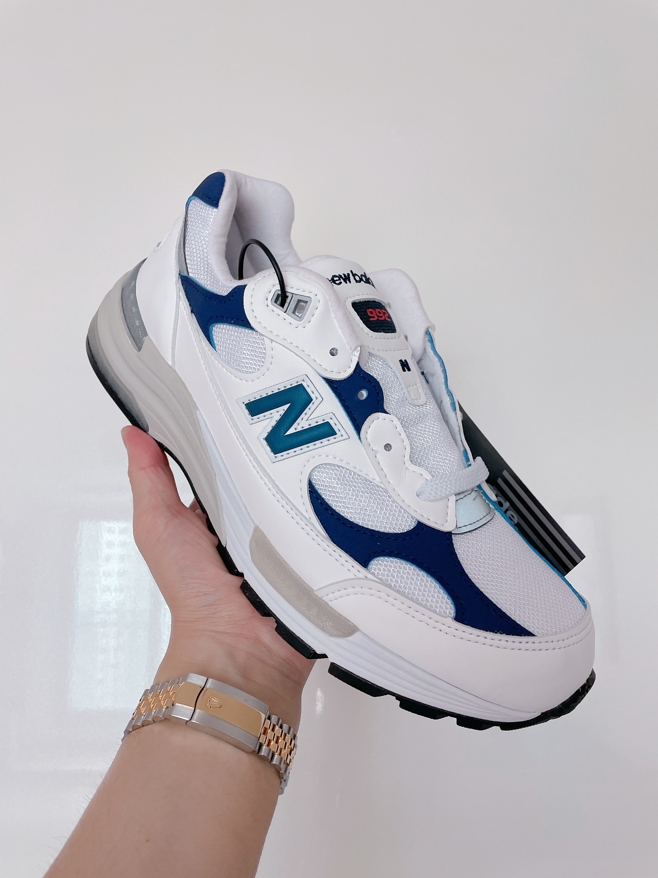 New Balance 992 Made in USA White Navy 착용 스타일