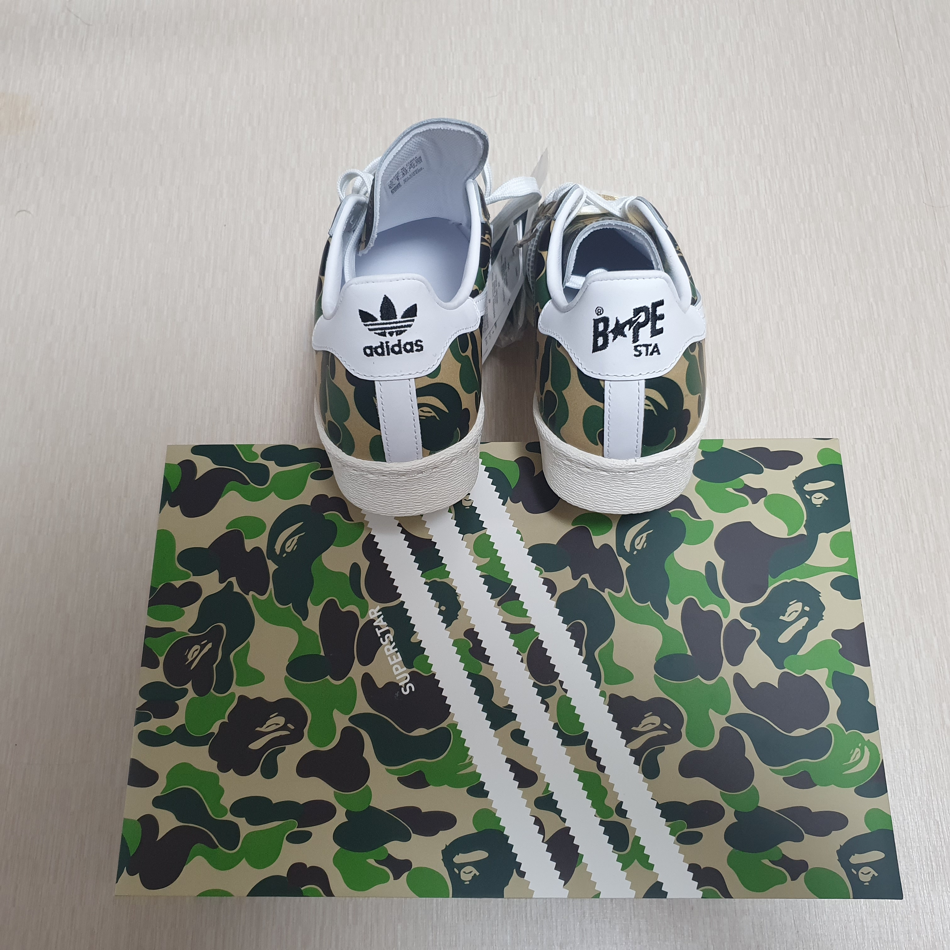 Adidas x BAPE Superstar 80s Green Camo 착용 스타일 - 2