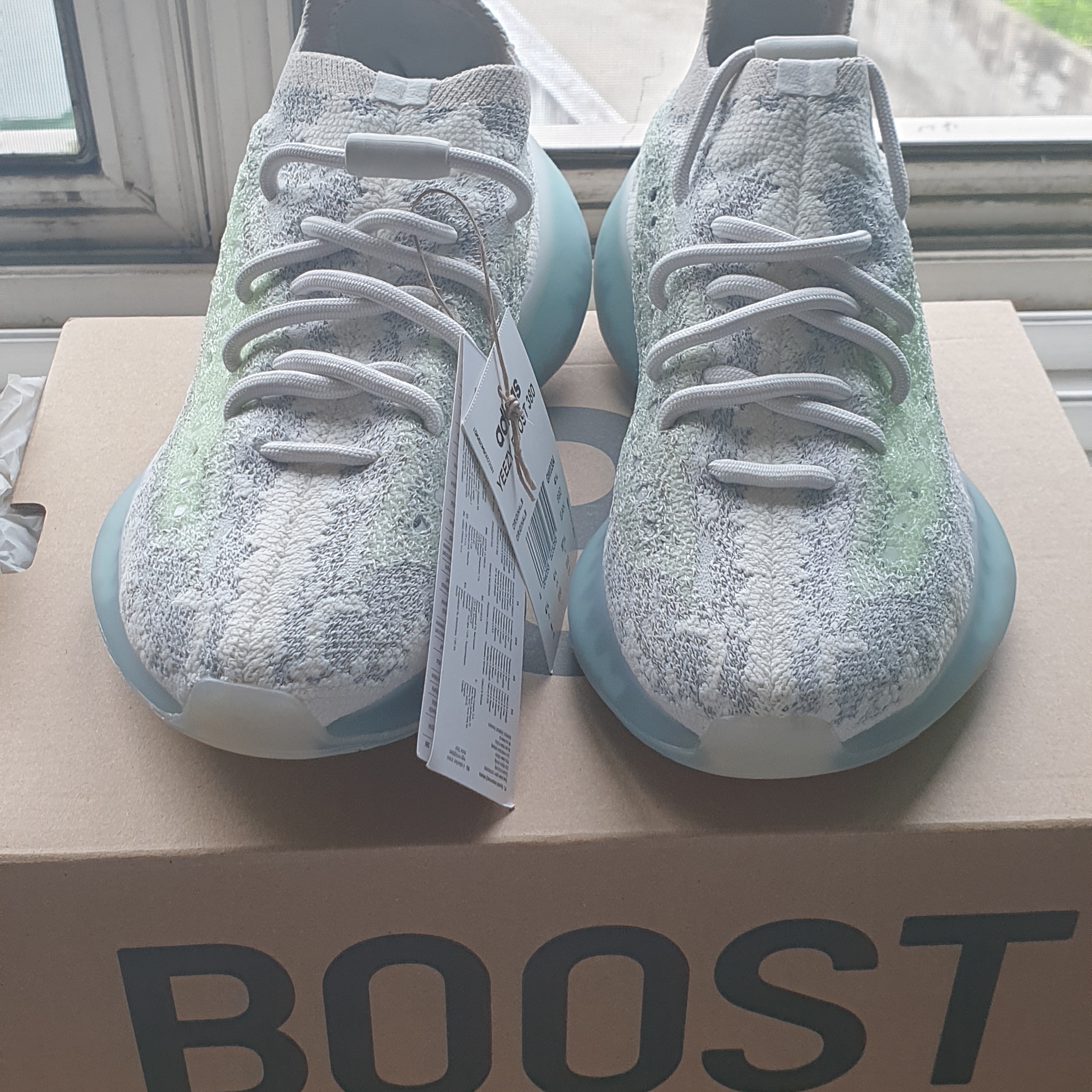 Adidas Yeezy Boost 380 Alien Blue - Reflective 착용 스타일 - 1