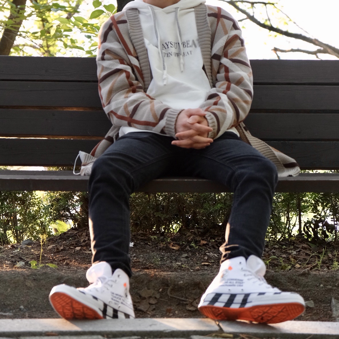 Converse x Off-White Chuck 70 High V2 2021 착용 스타일 - 2