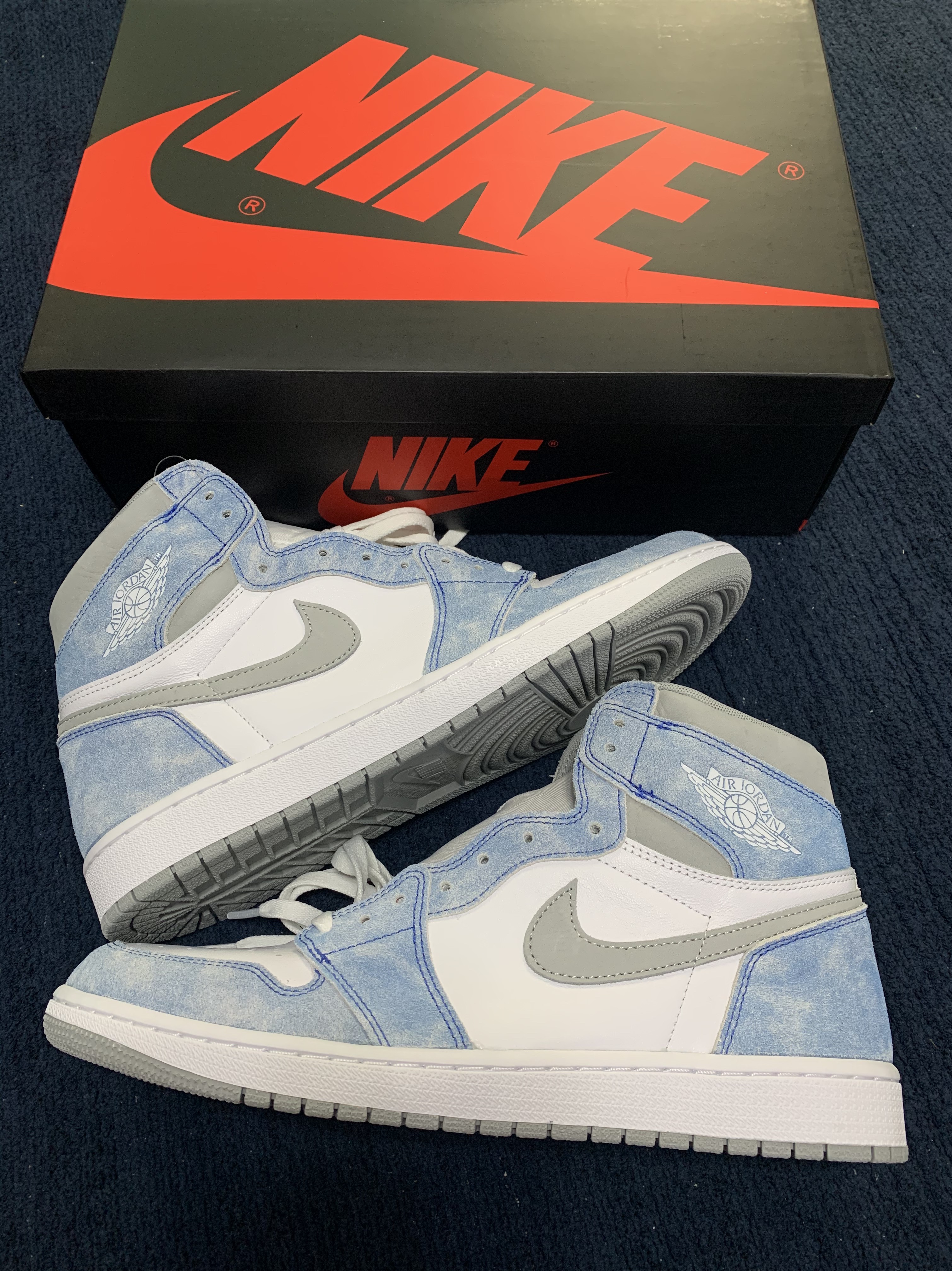 Jordan 1 Retro High OG Hyper Royal 착용 스타일