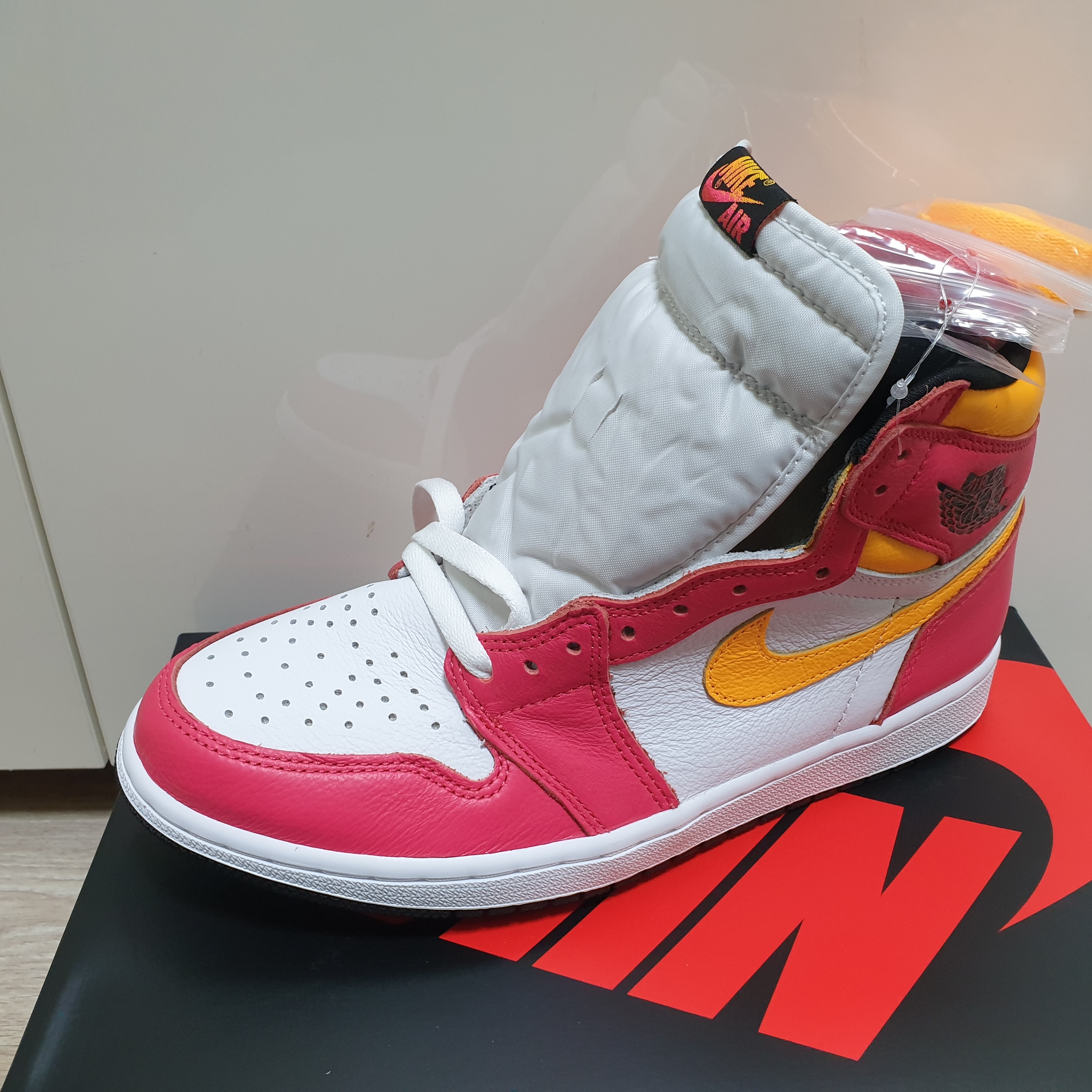 Jordan 1 Retro High OG Light Fusion Red 착용 스타일