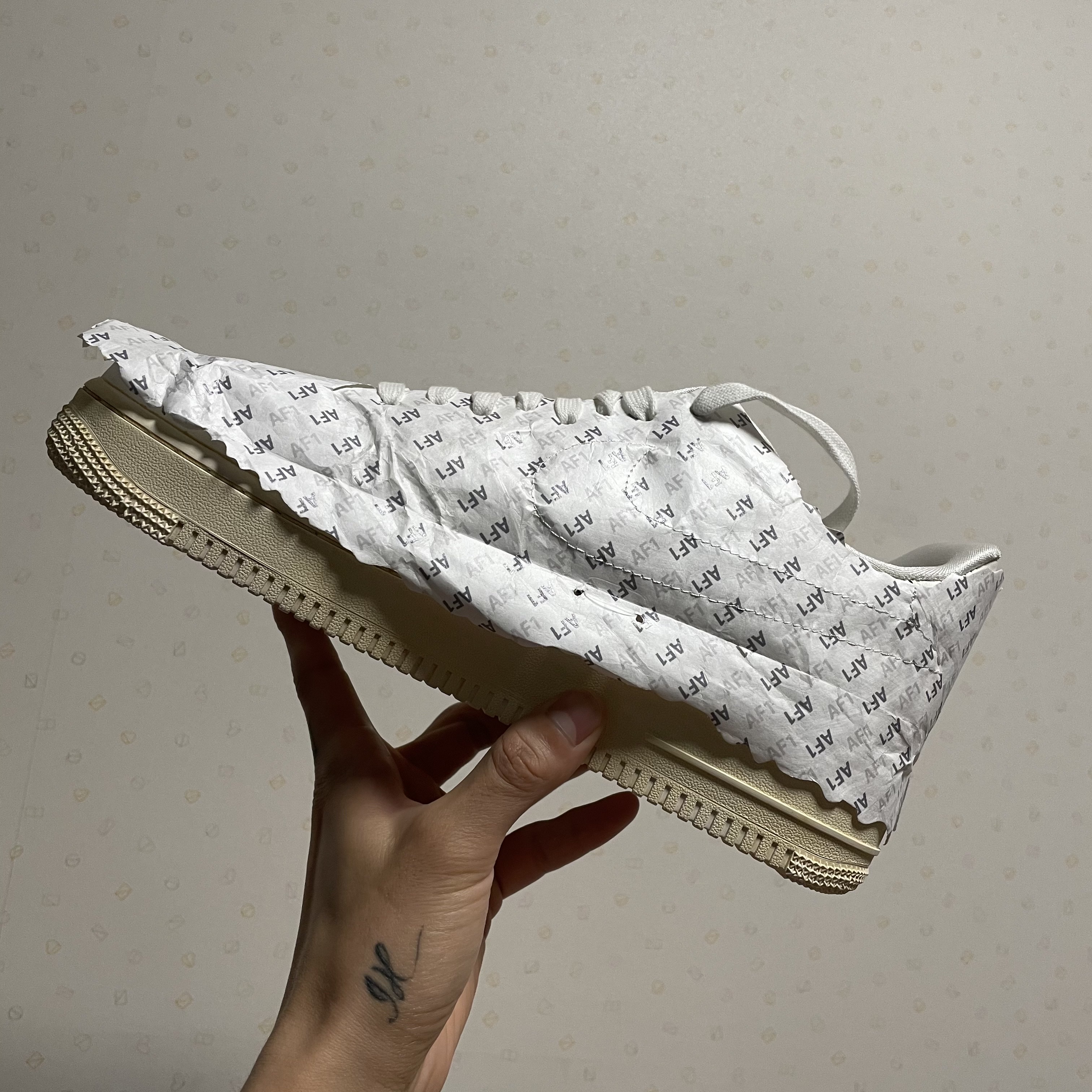 Nike Air Force 1 '07 LV8 Timeless Classic 착용 스타일