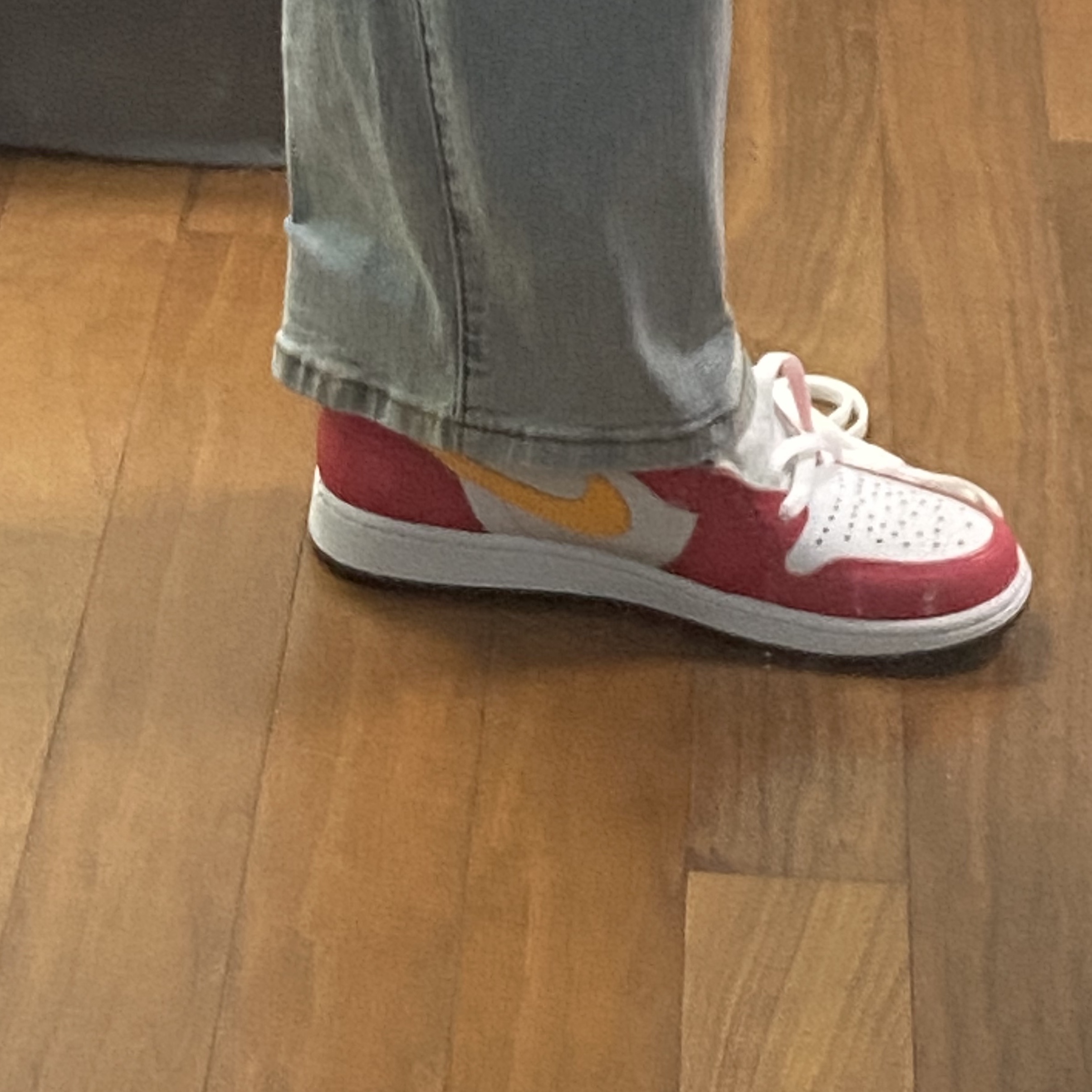 Jordan 1 Retro High OG Light Fusion Red 착용 스타일
