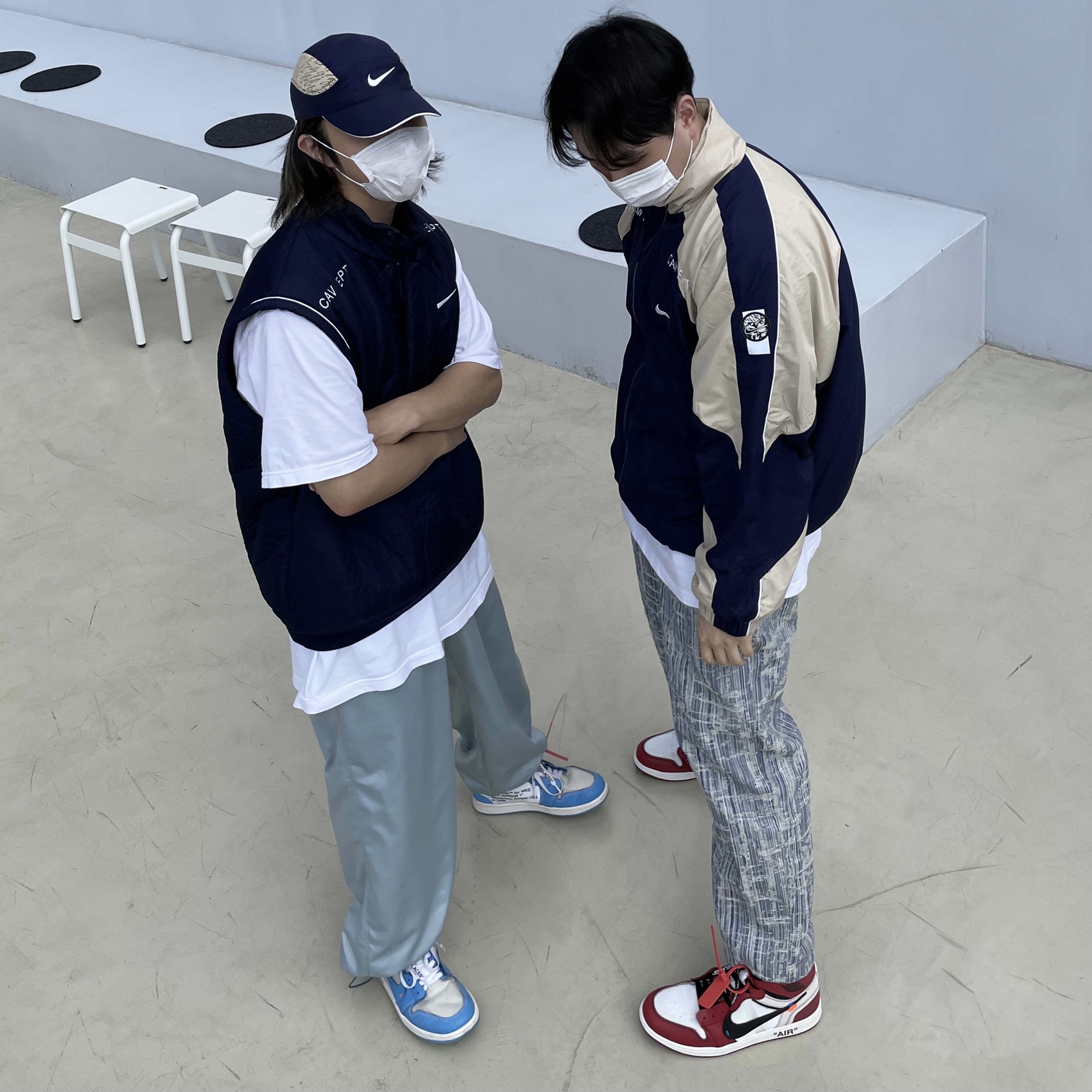 Jordan 1 x Off-White Retro High Chicago The Ten, Jordan 1 x Off-White Retro High University Blue 착용 스타일