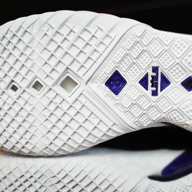 Nike LeBron 18 Lakers 착용 스타일 - 5