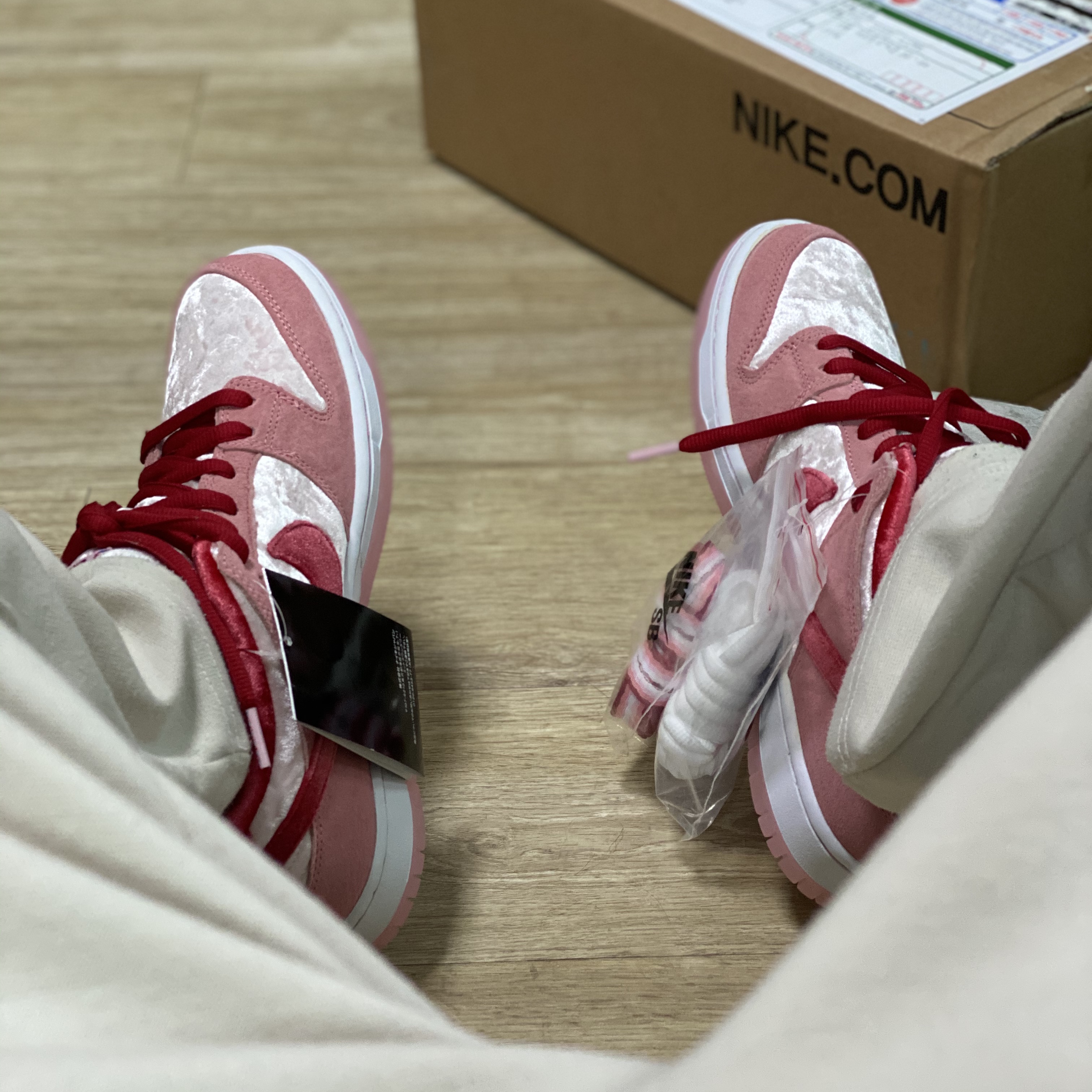 Nike x StrangeLove SB Dunk Low Pink (Regular Box) 착용 스타일 - 2