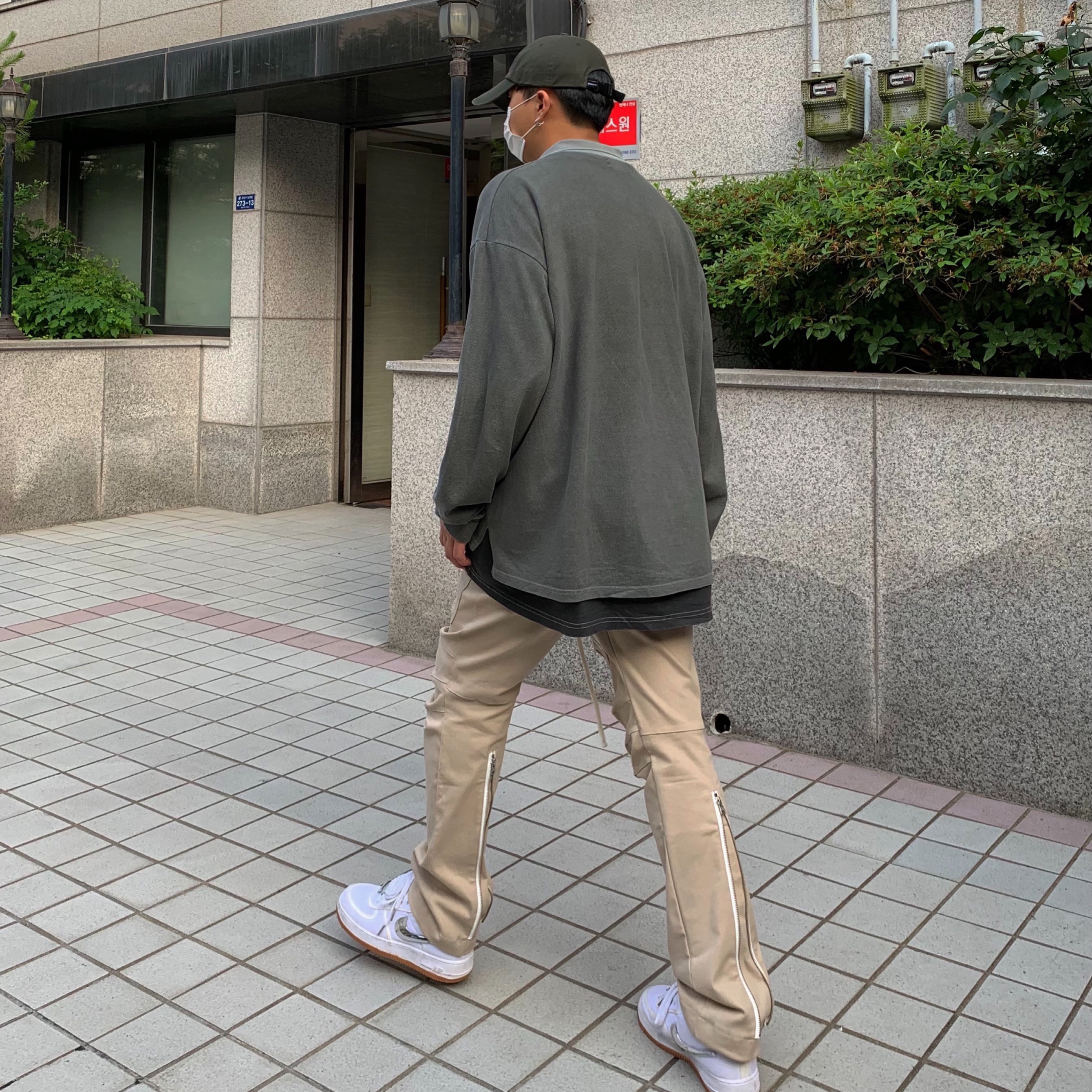 Nike x Travis Scott Air Force 1 Low White 착용 스타일