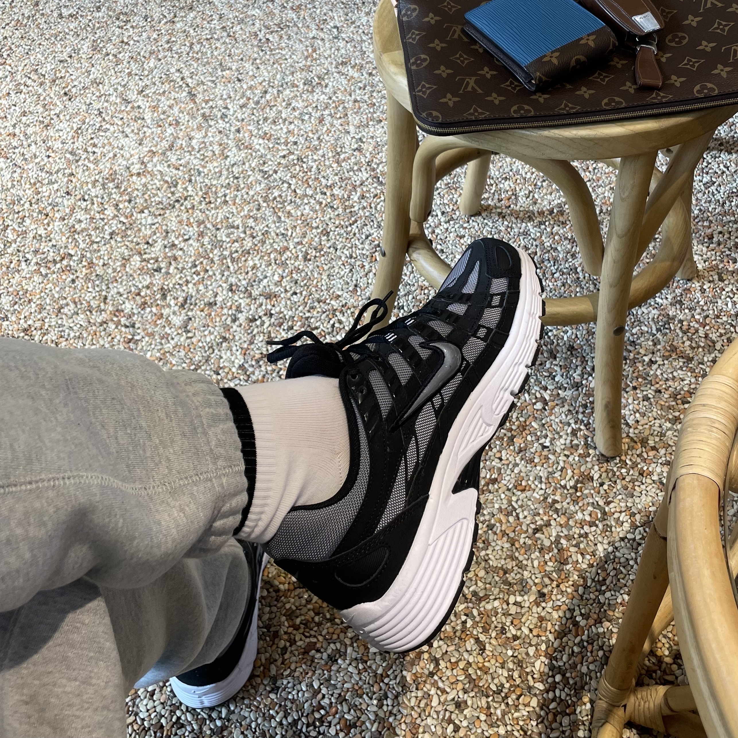 Nike P-6000 Cool Grey 착용 스타일