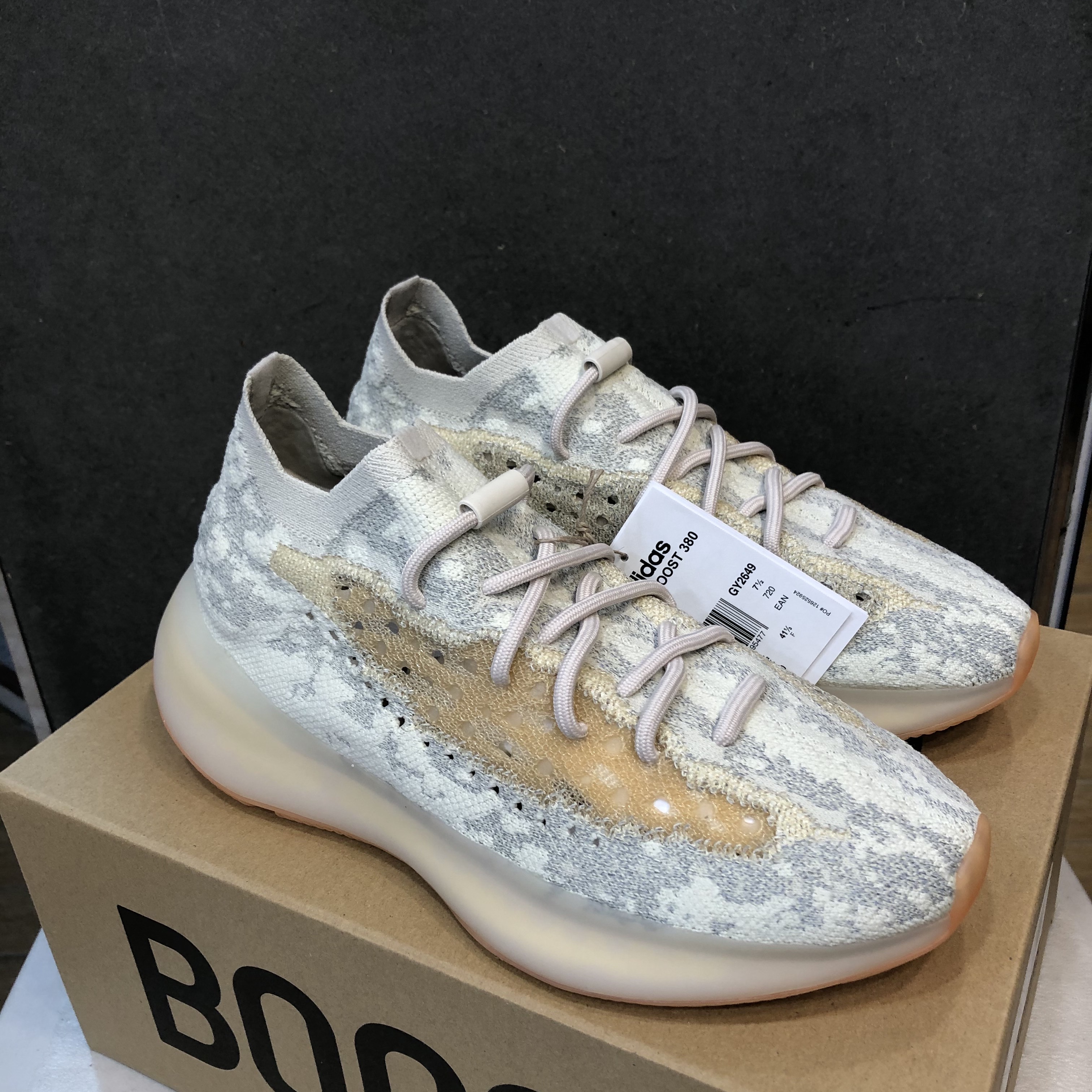 Adidas Yeezy Boost 380 Yecoraite - Reflective 착용 스타일