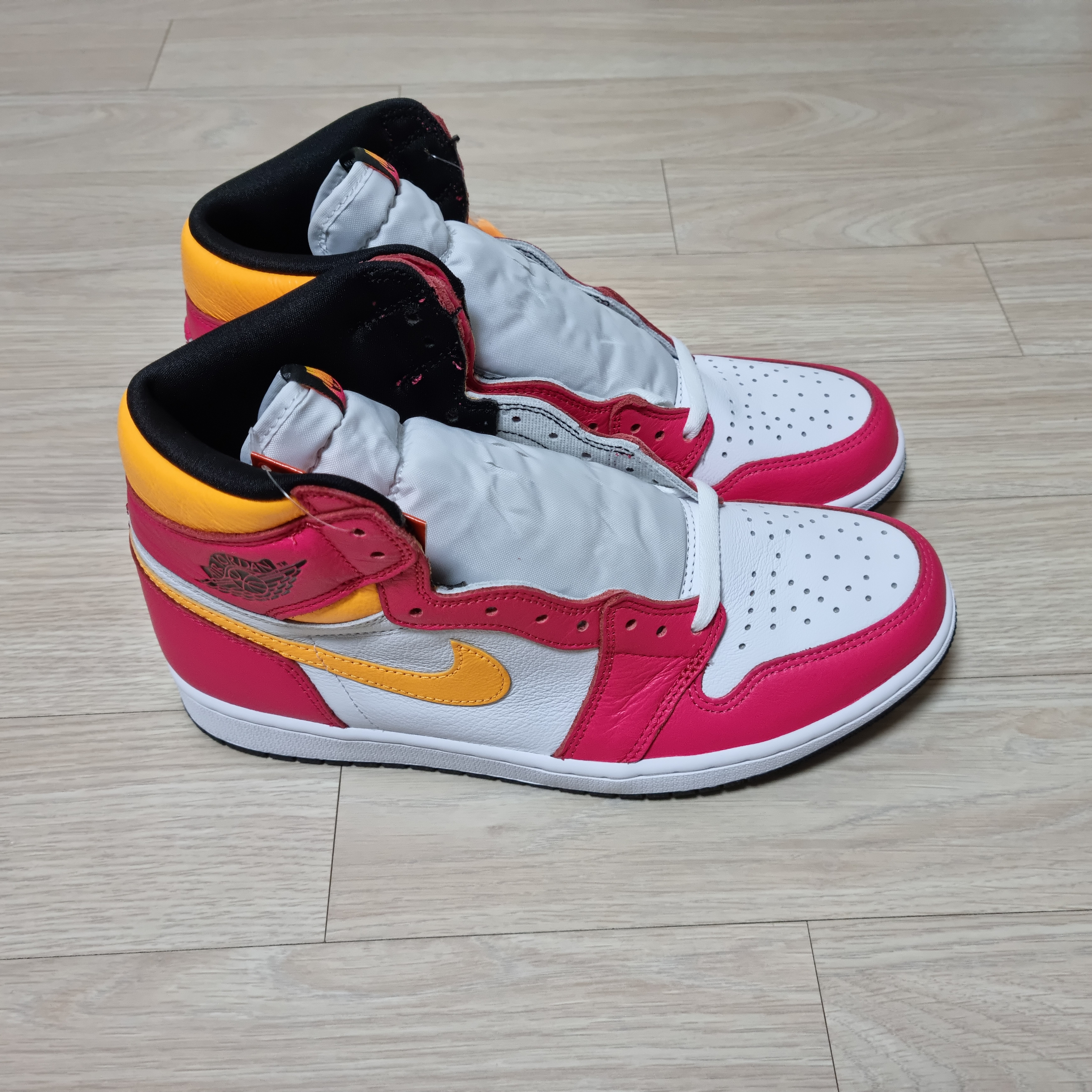 Jordan 1 Retro High OG Light Fusion Red 착용 스타일 - 1