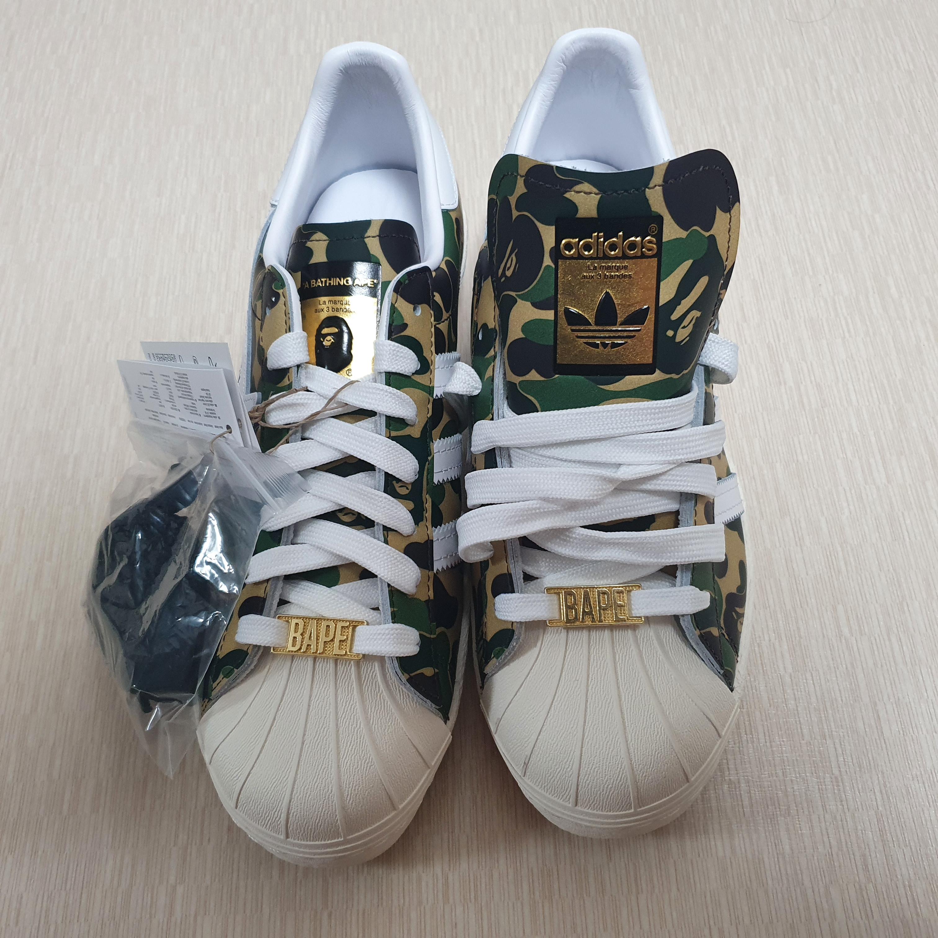 Adidas x BAPE Superstar 80s Green Camo 착용 스타일 - 3