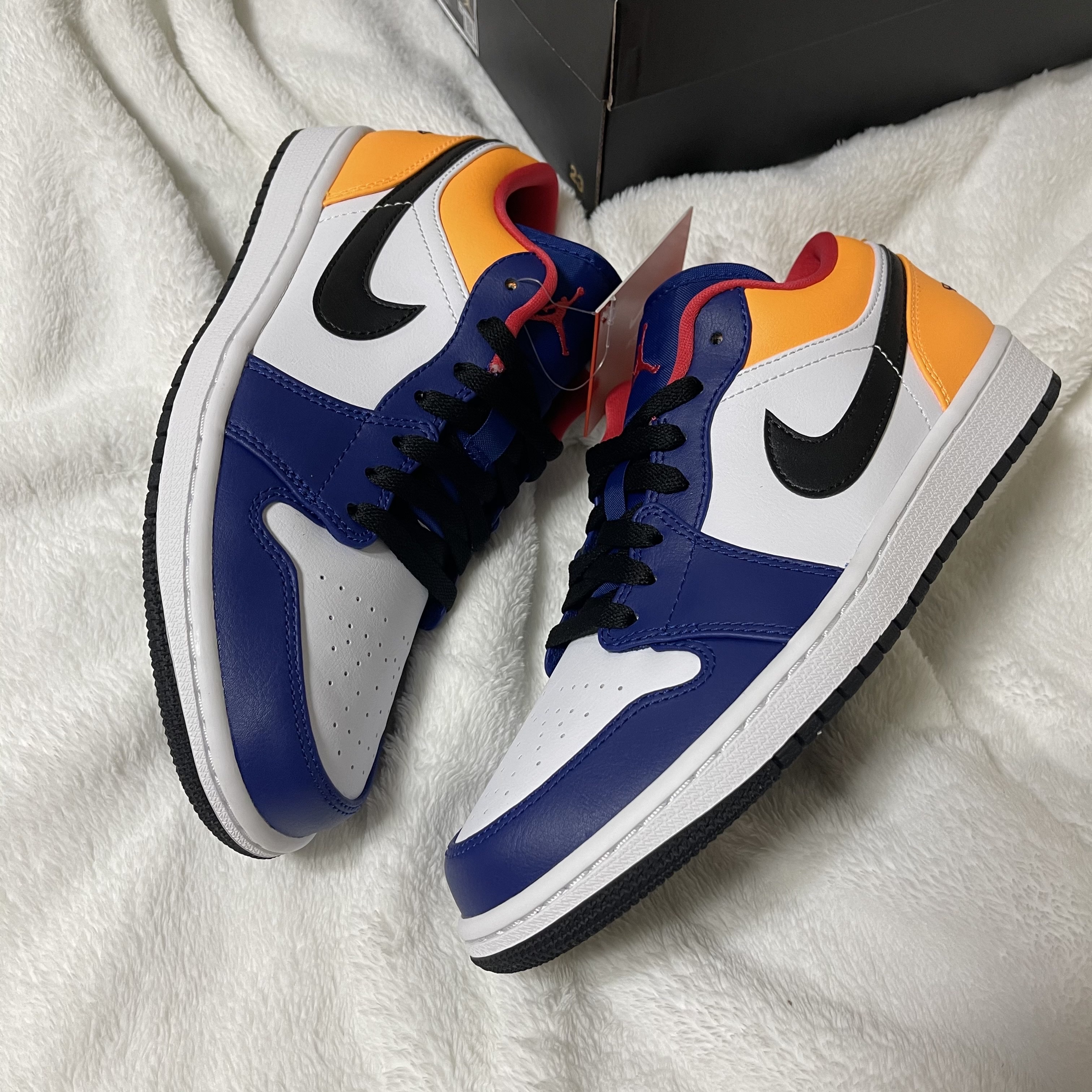 Jordan 1 Low Royal Yellow 착용 스타일 - 3