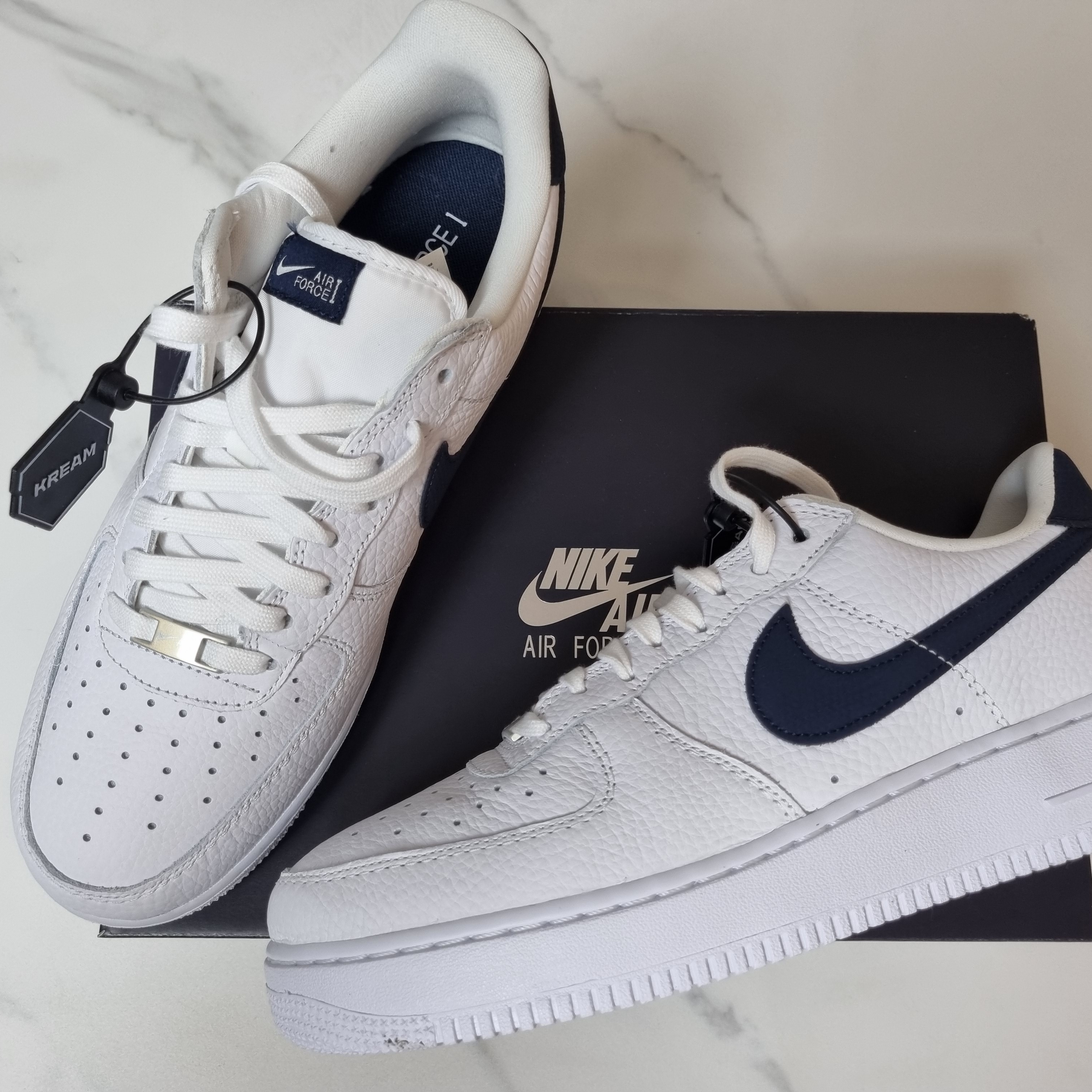 Nike Air Force 1 '07 Craft White & Obsidian 착용 스타일 - 3