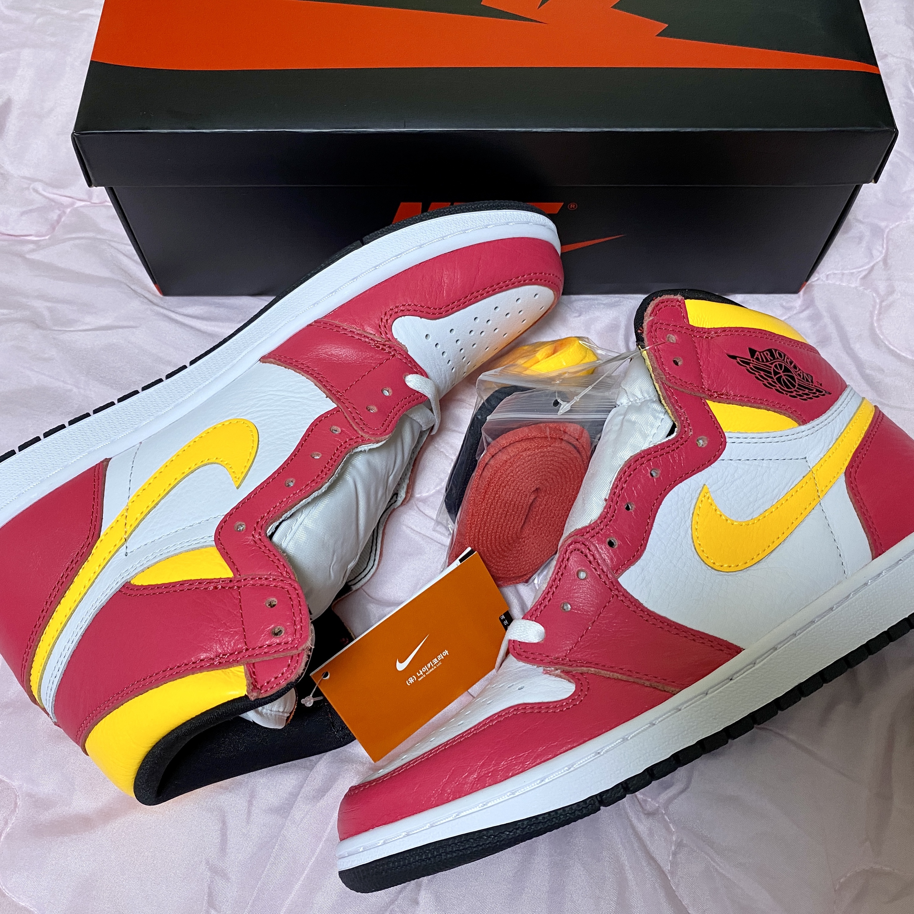 Jordan 1 Retro High OG Light Fusion Red 착용 스타일 - 3