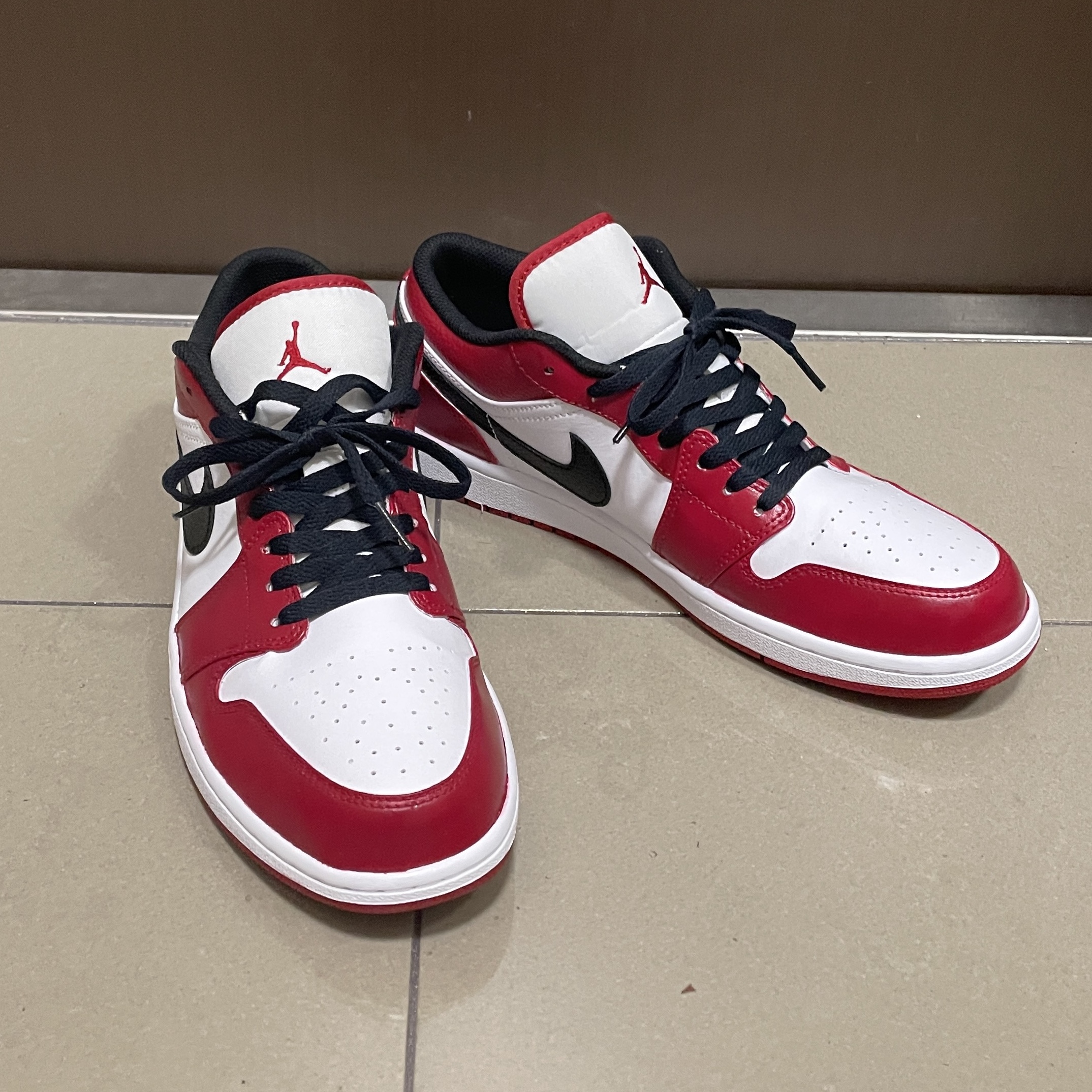 Jordan 1 Low White Red Black, Jordan 1 Low Gym Red White 착용 스타일 - 2