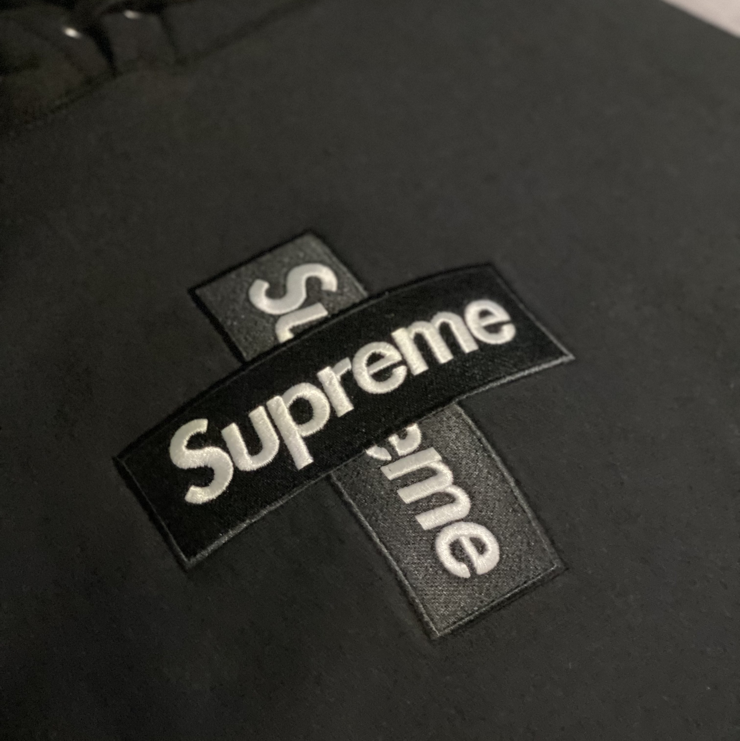 Supreme Cross Box Logo Hooded Sweatshirt Black - 20FW 착용 스타일