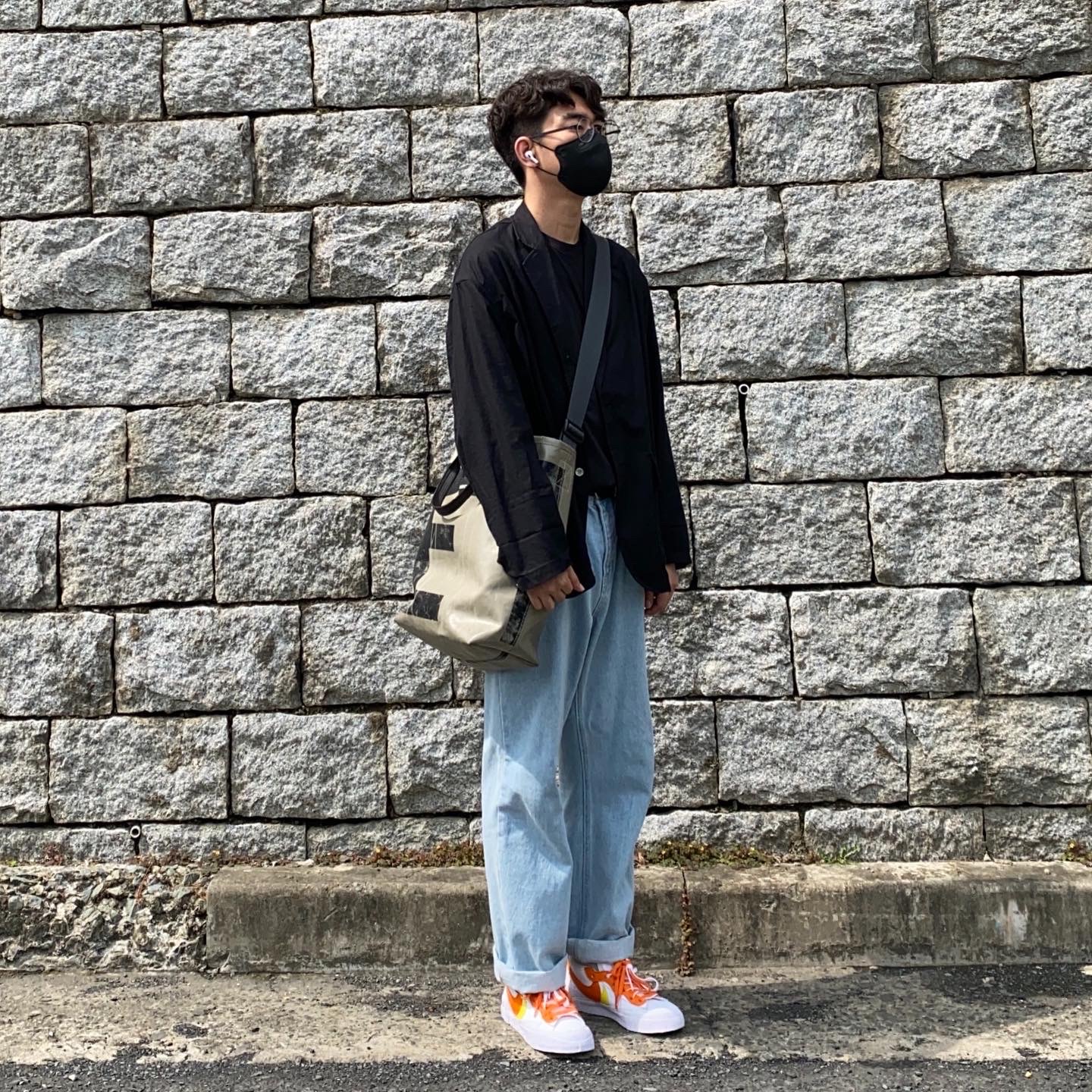 Nike x Sacai Blazer Low Magma Orange, AMI de Coeur T-Shirt Black 착용 스타일 - 2