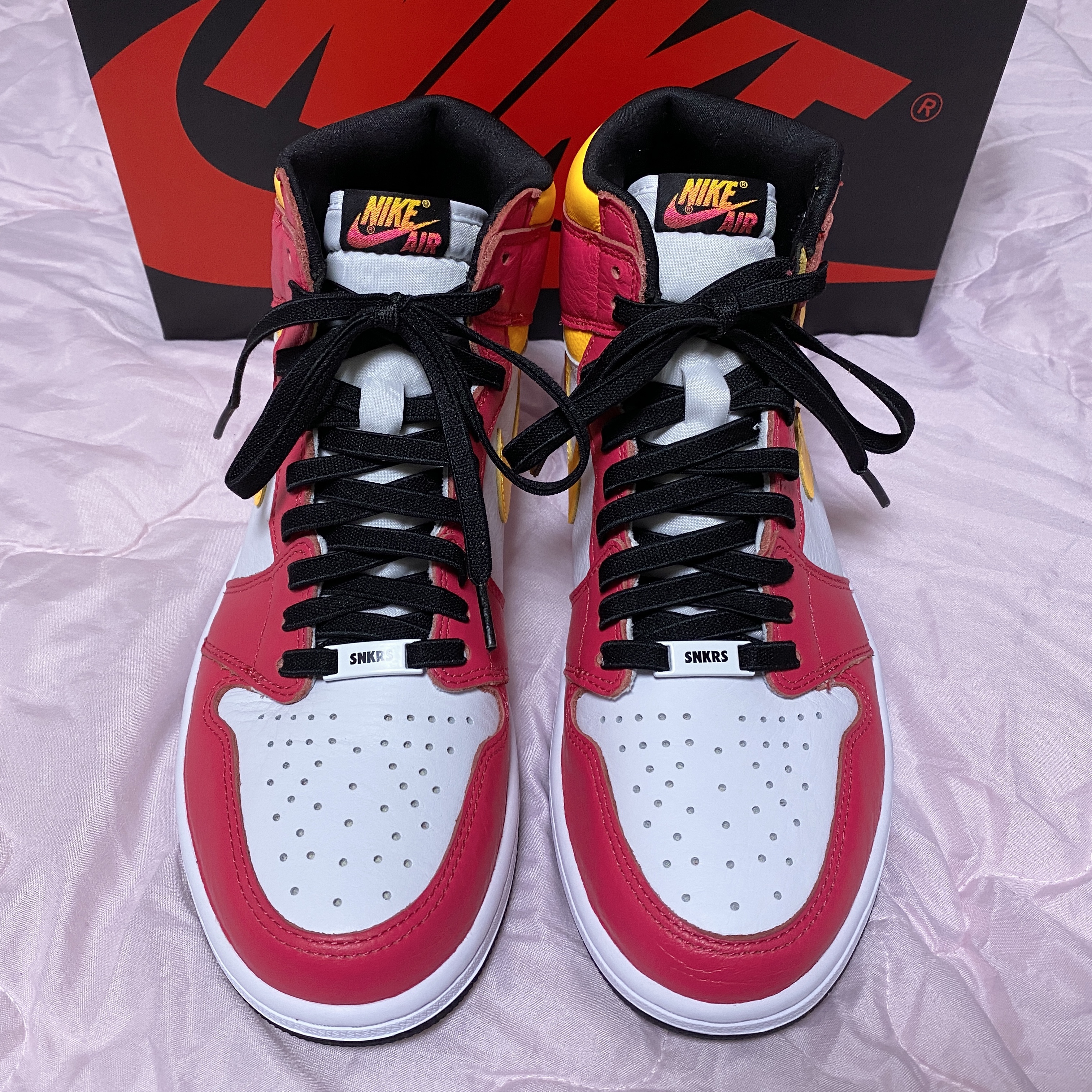 Jordan 1 Retro High OG Light Fusion Red 착용 스타일 - 2