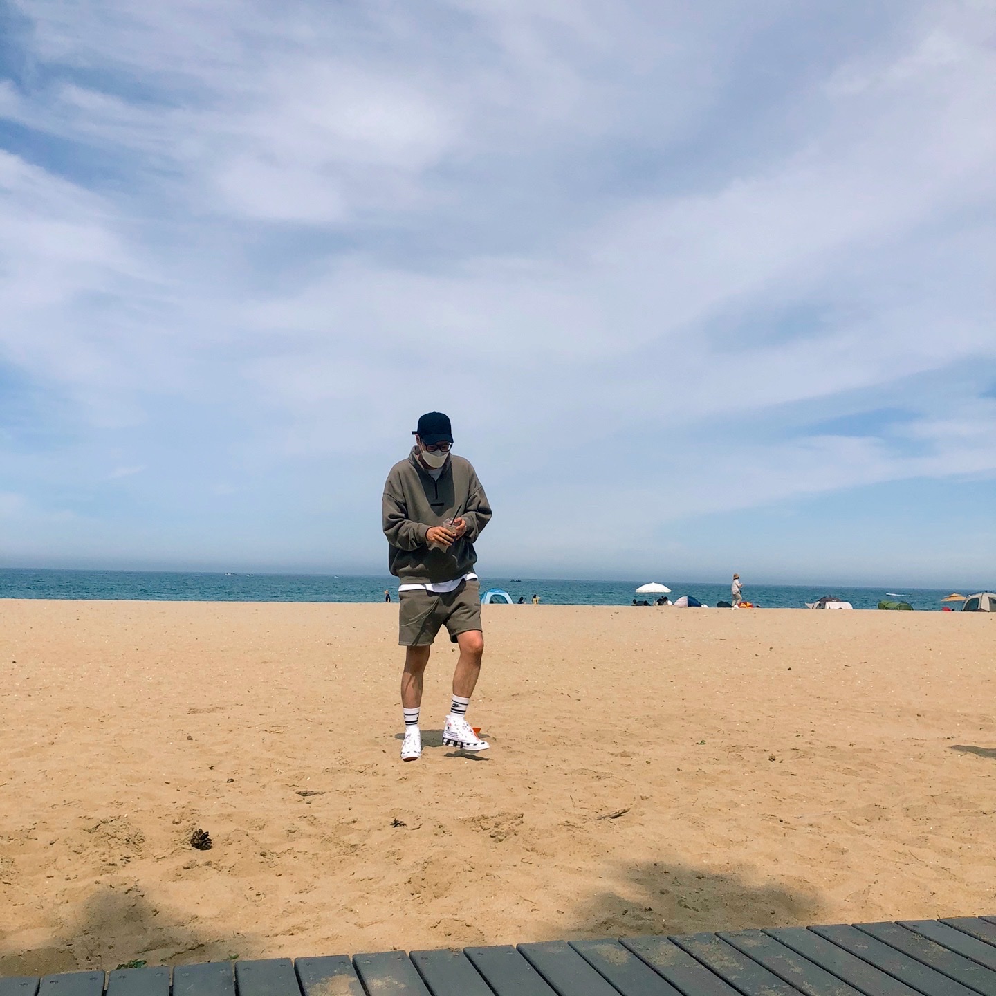 Converse x Off-White Chuck 70 High V2 2021, Essentials Sweatshorts Taupe - 21SS 착용 스타일 - 3