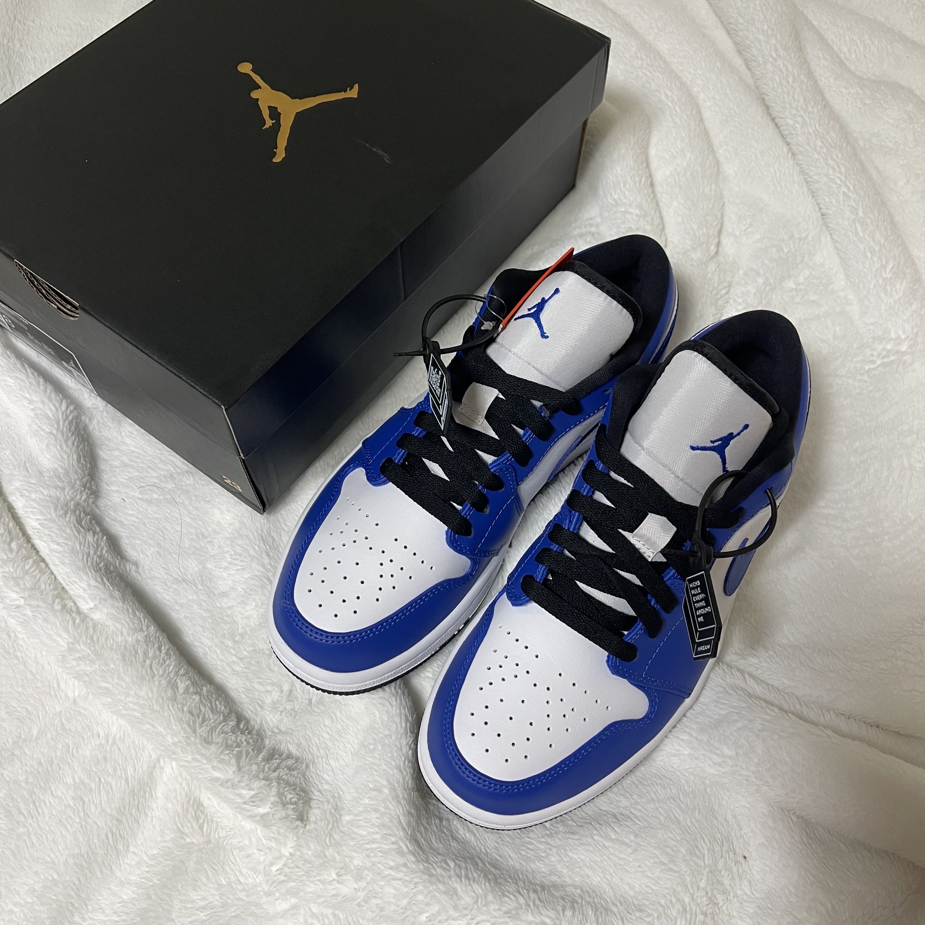 Jordan 1 Low Hyper Royal 착용 스타일 - 2