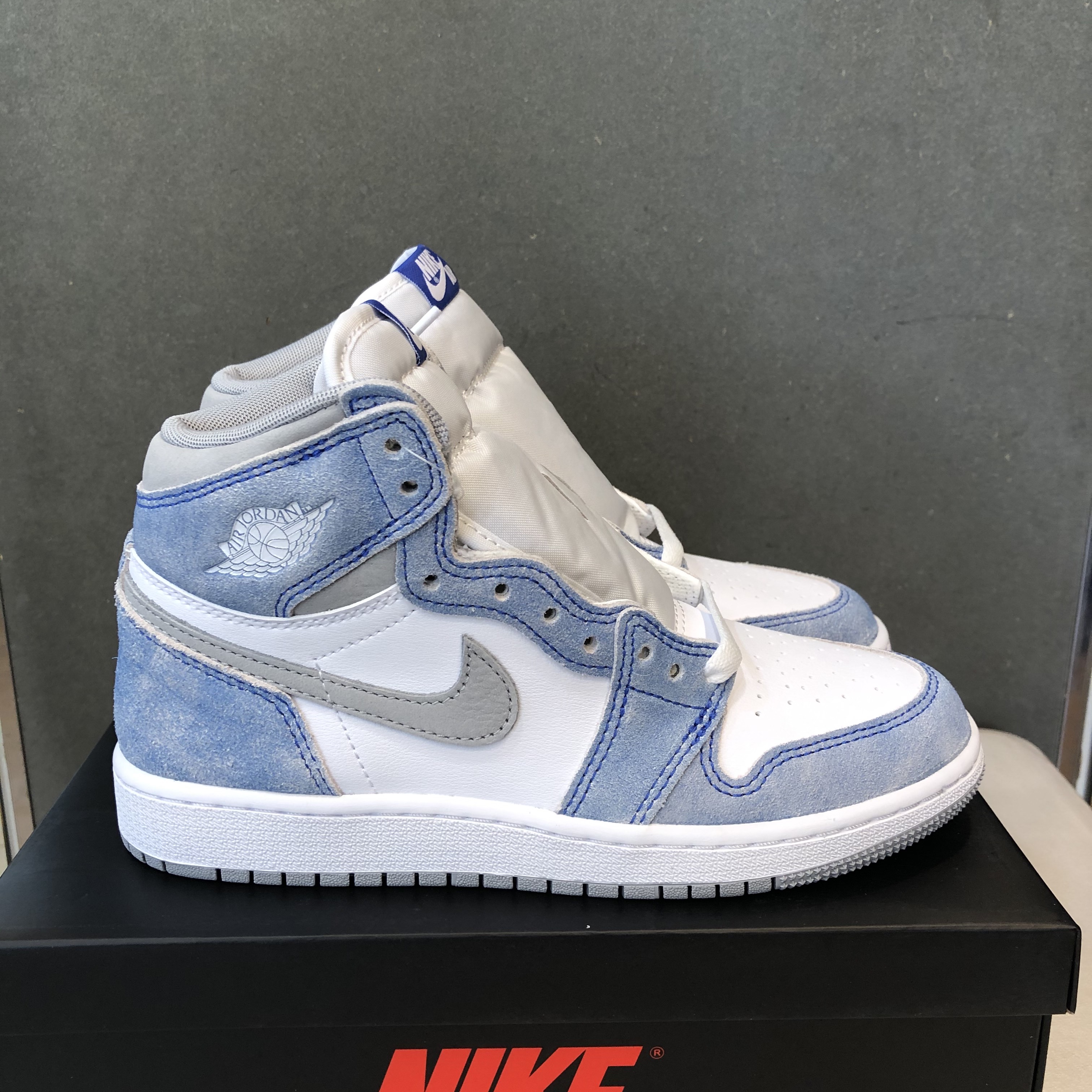 Jordan 1 Retro High OG Hyper Royal 착용 스타일