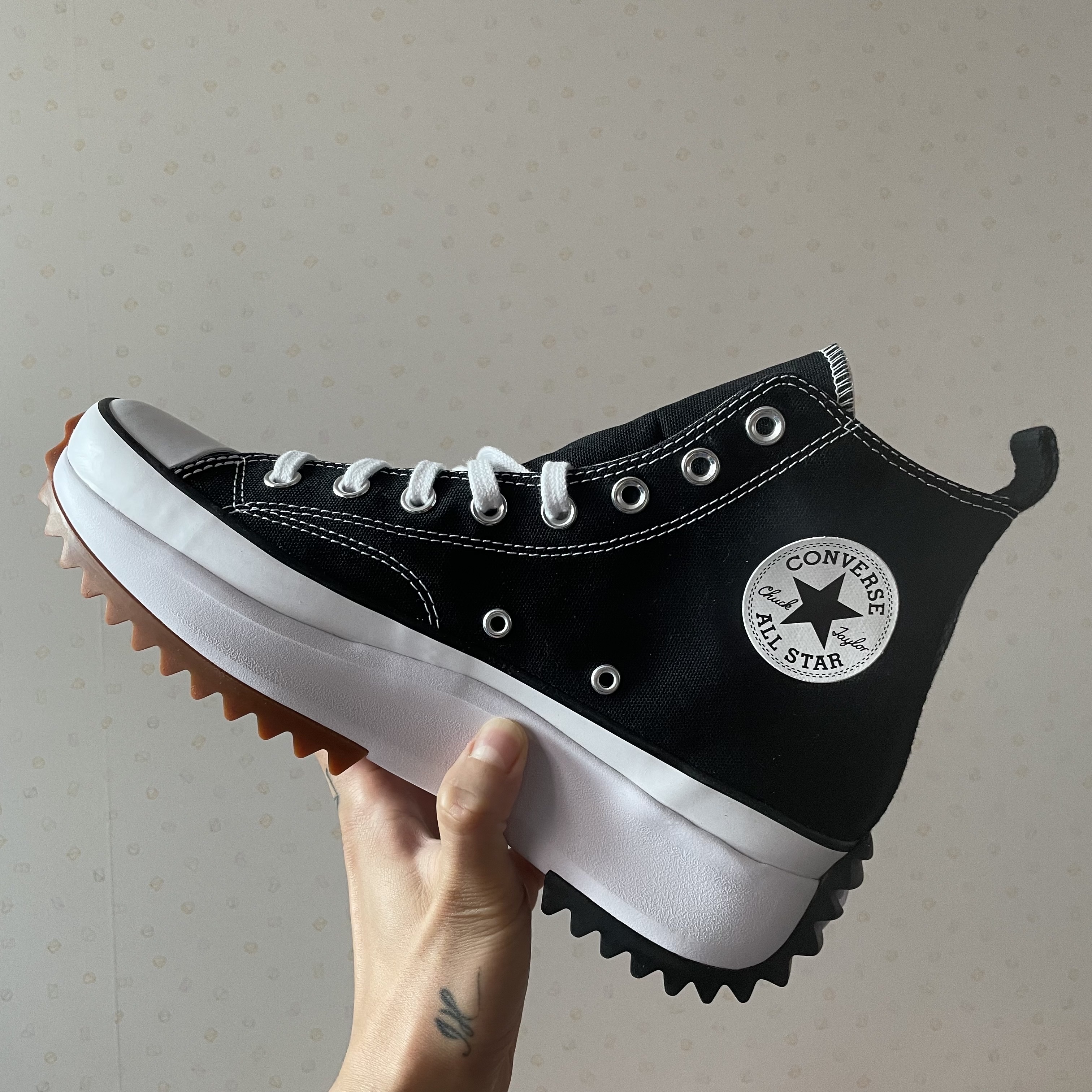 Converse Run Star Hike Hi Black White Gum 착용 스타일