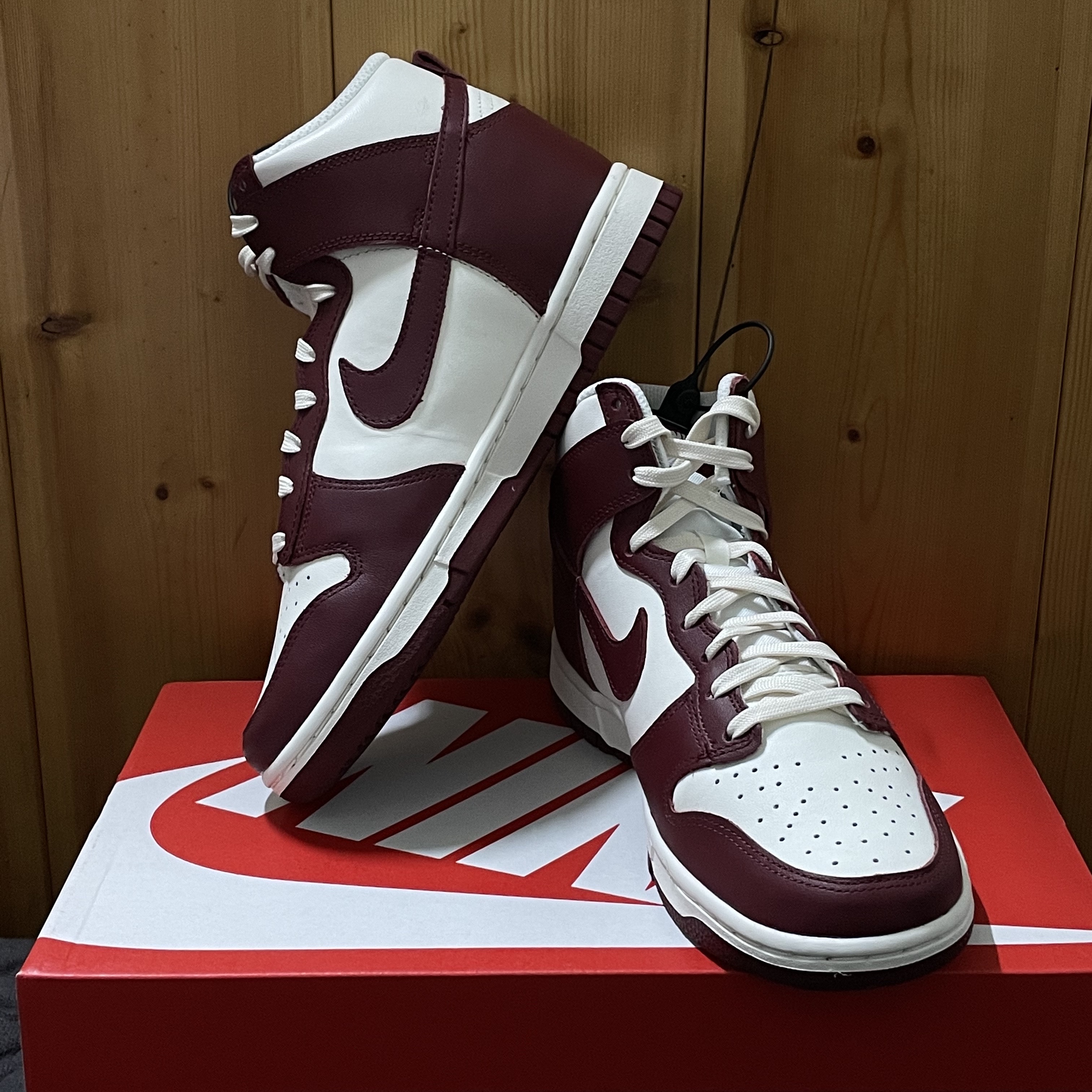 (W) Nike Dunk High Team Red 착용 스타일