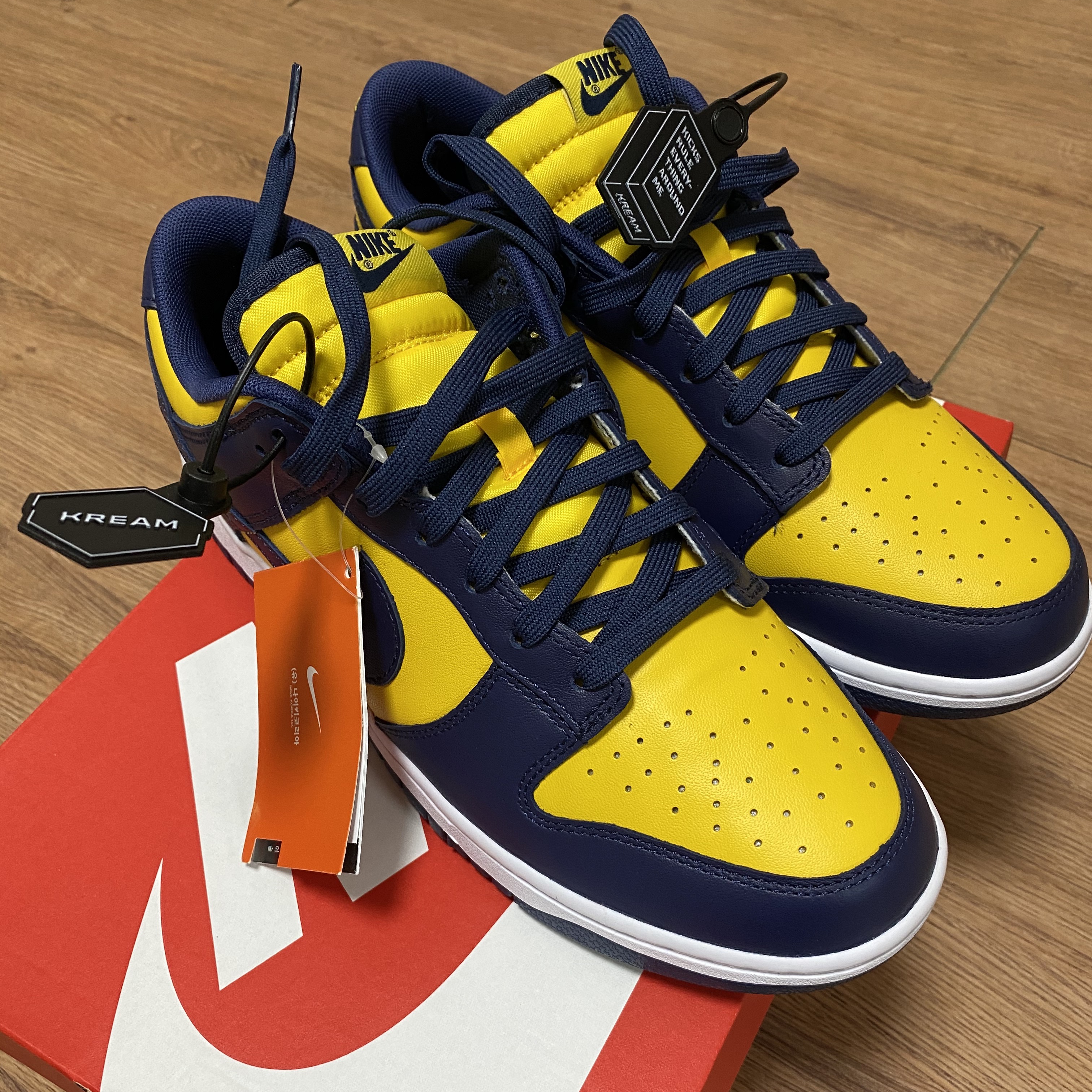 Nike Dunk Low Retro Varsity Maize 착용 스타일